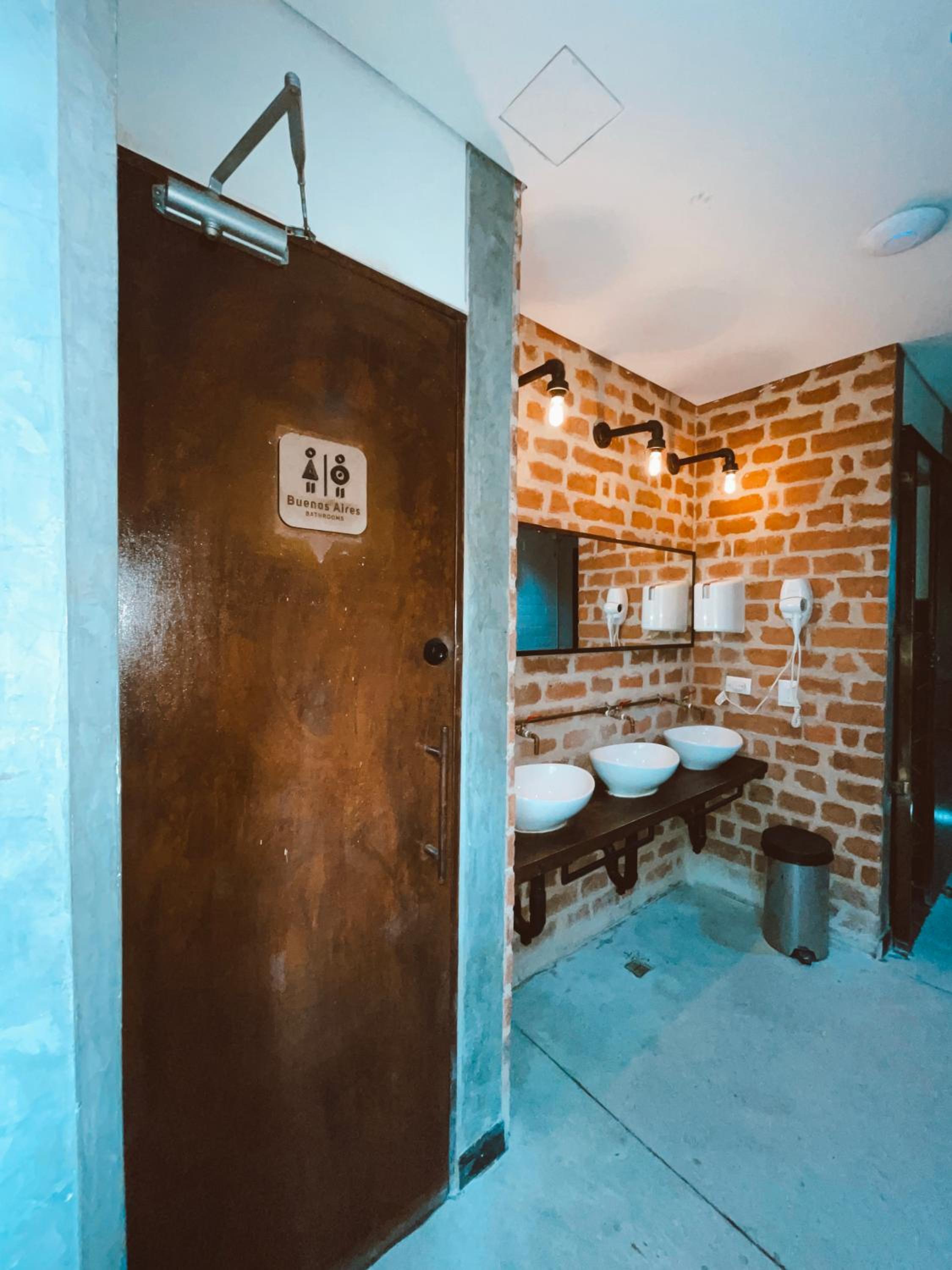 Large Double Room with Private External Bathroom photo 3