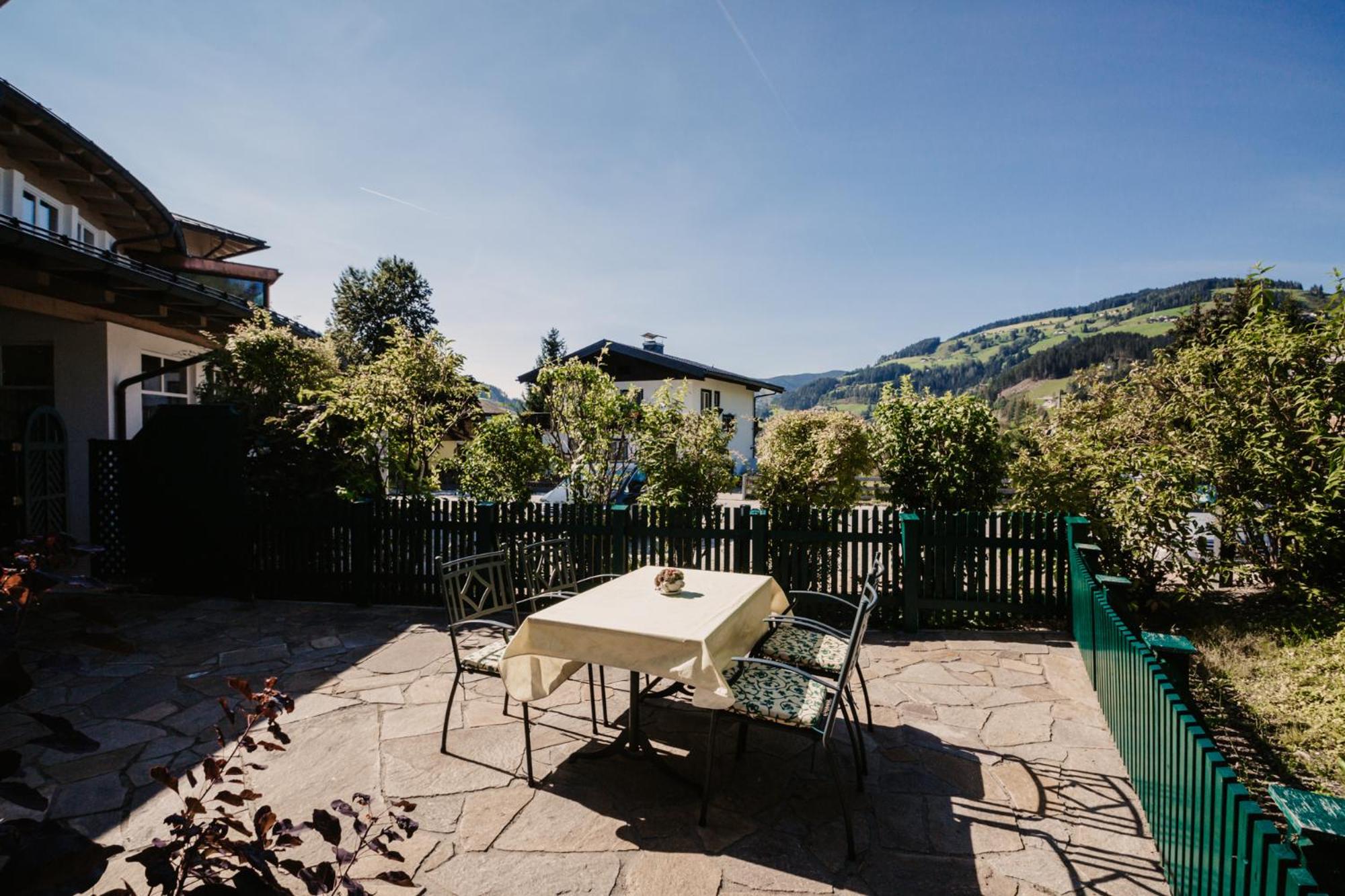 Apartment with Terrace - Photo 7