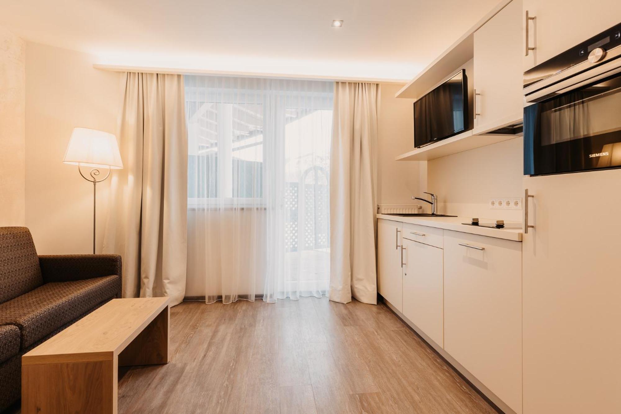 Apartment with Terrace - Photo 6