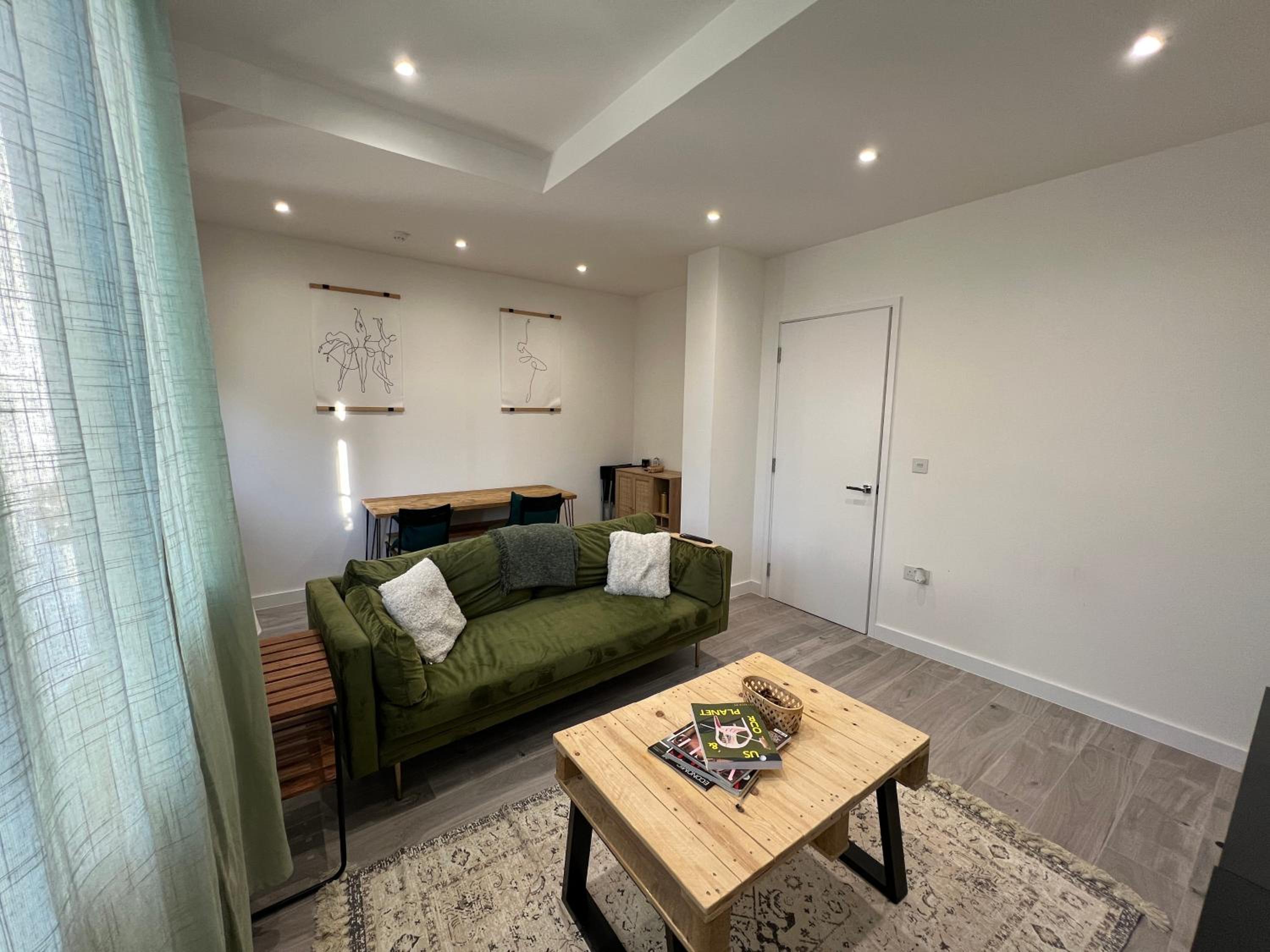 One-Bedroom Apartment photo 1