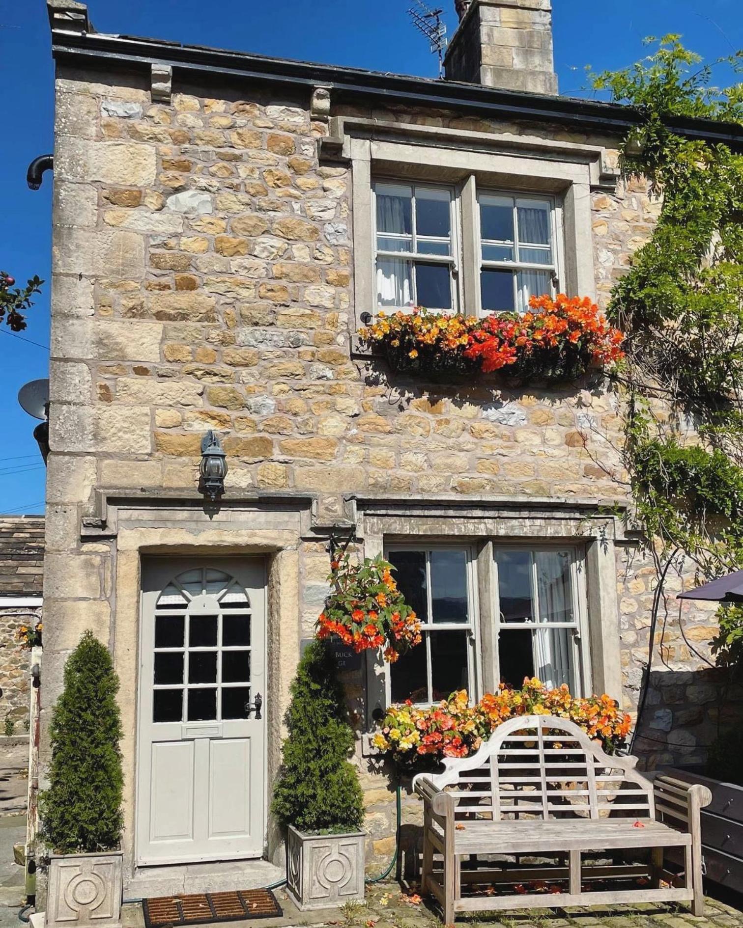 Three-Bedroom House (Lower Buck Cottage) (No Pets) - Photo 2