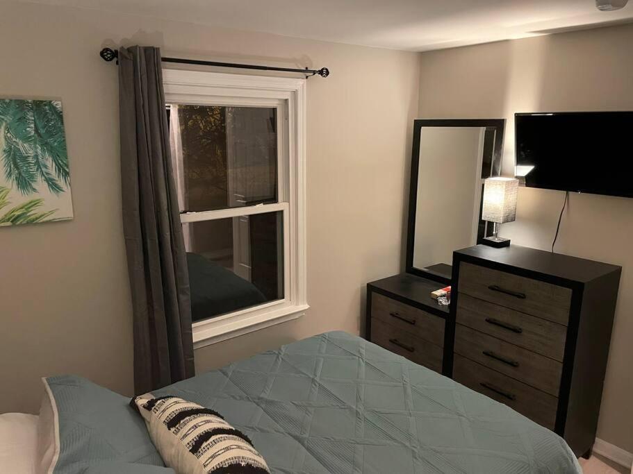 Three-Bedroom House photo 2