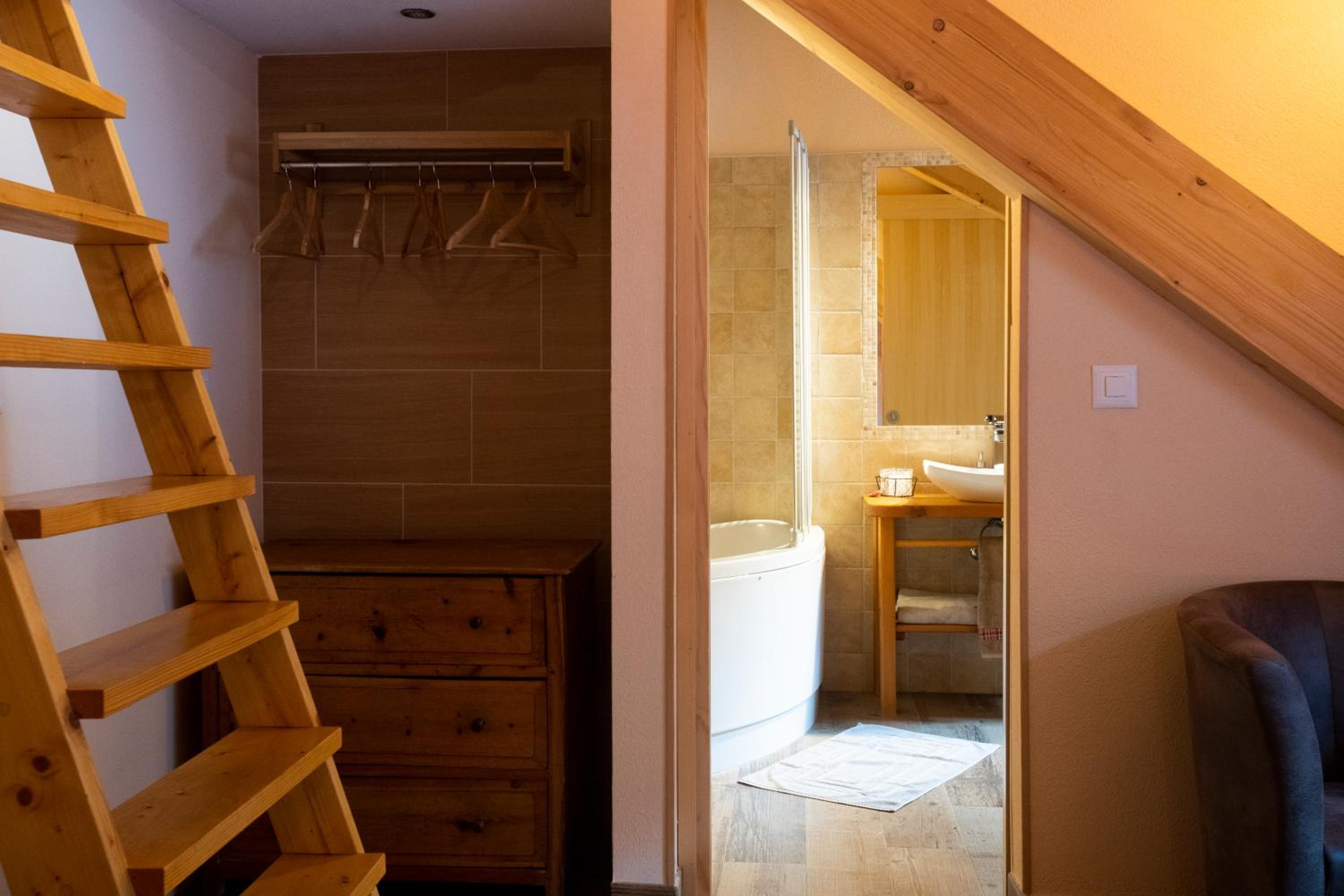 Double Room with Private Bathroom photo 3