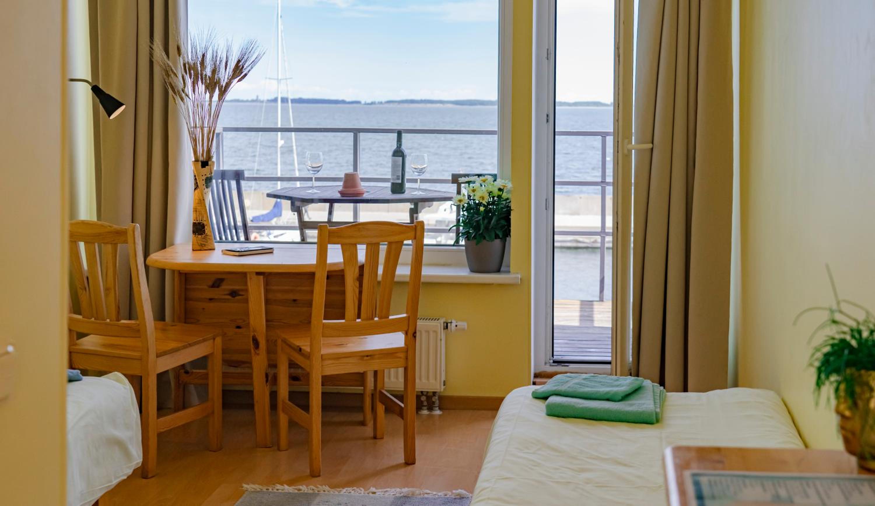 Standard Twin Room with Balcony photo 3