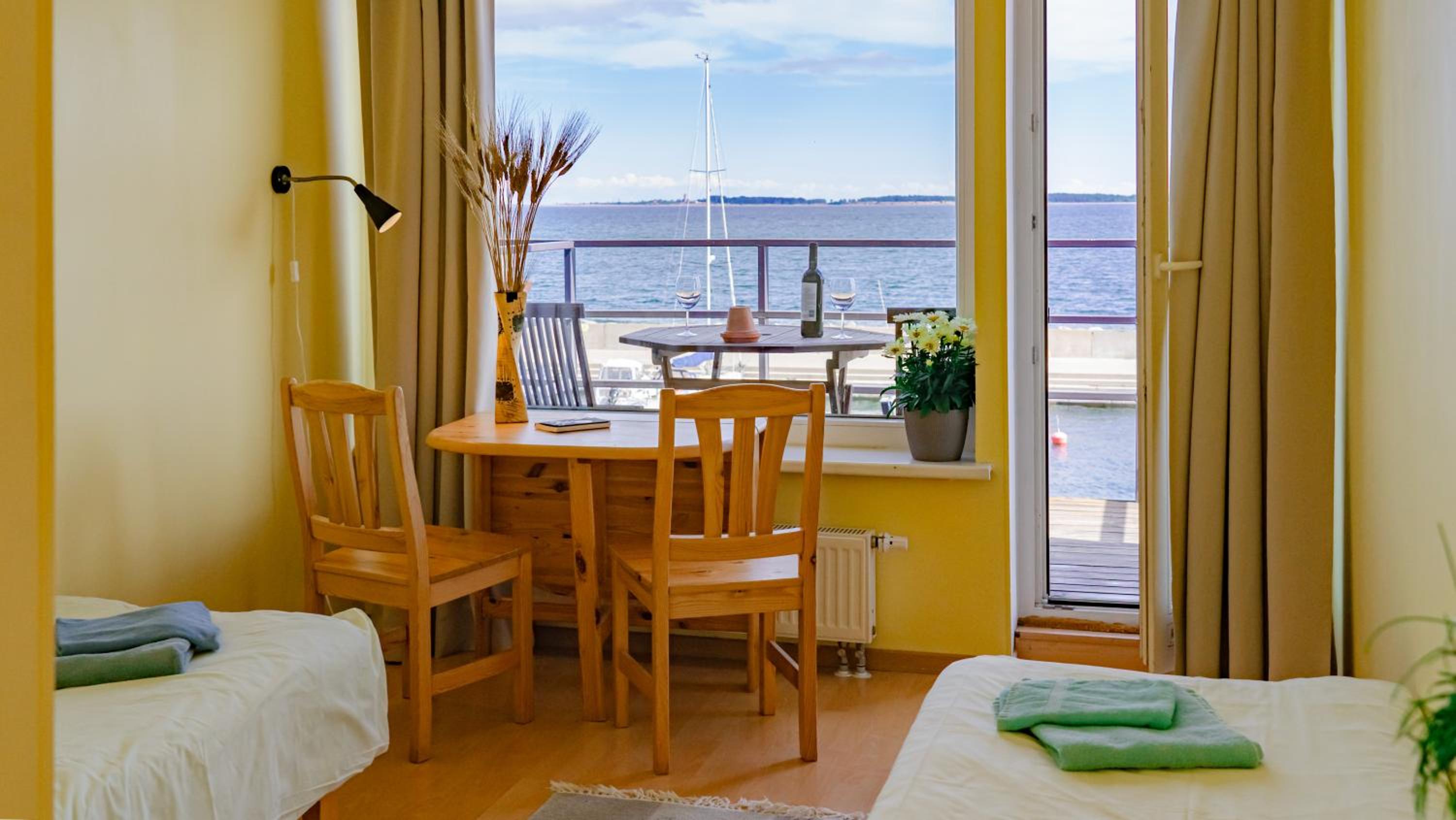 Standard Twin Room with Balcony photo 2