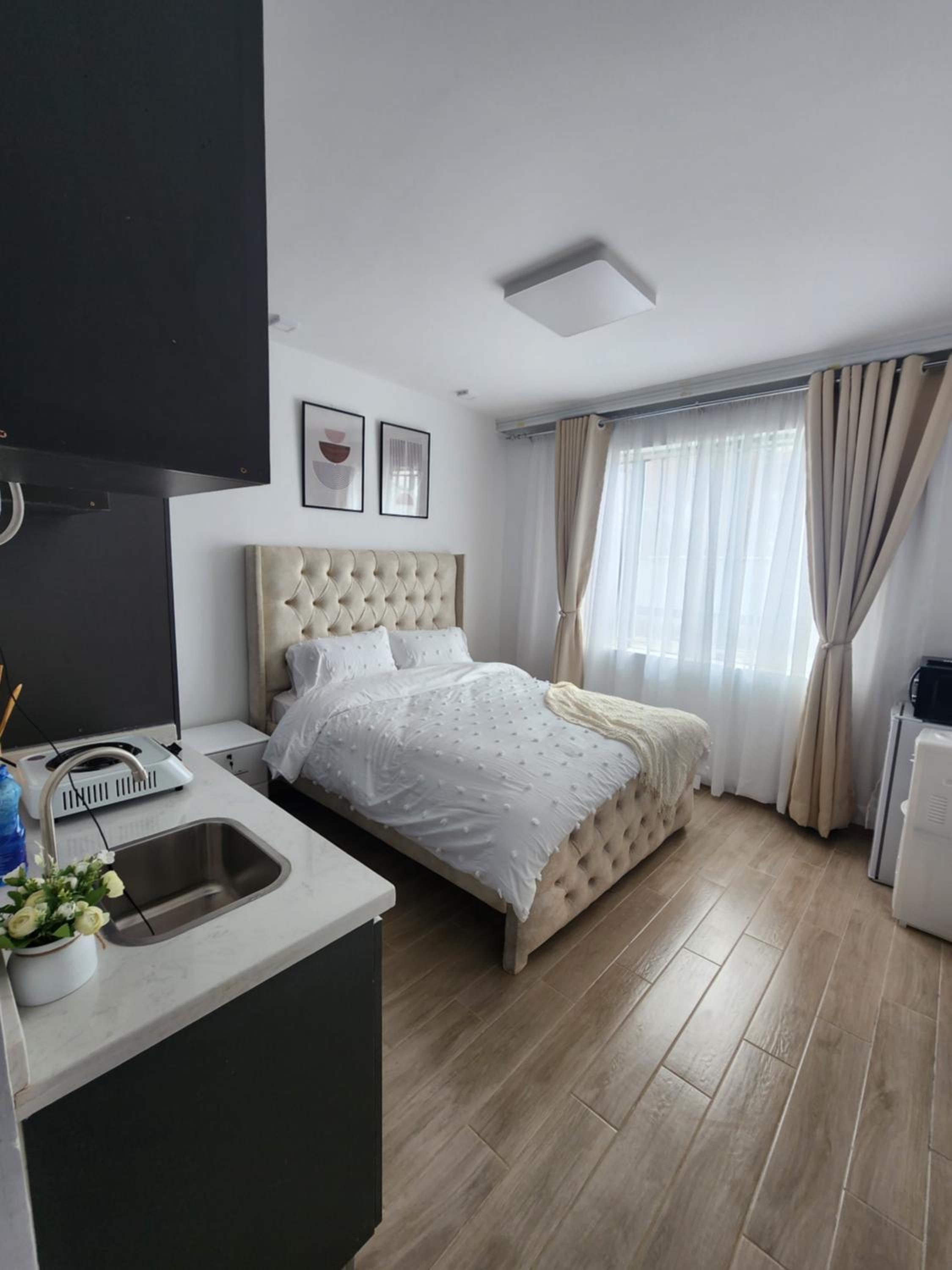 One-Bedroom Apartment photo 1