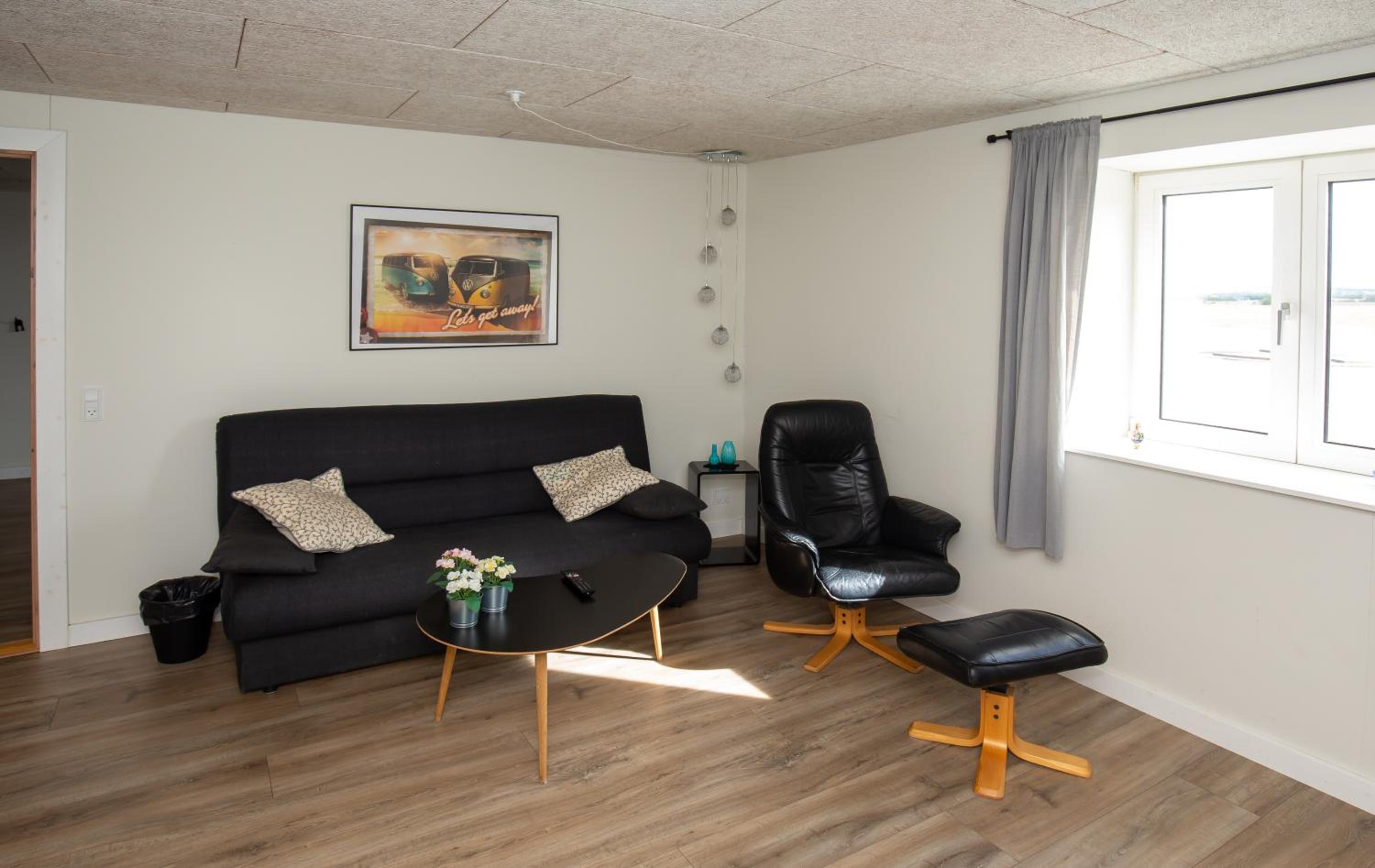 Family Room with Bathroom photo 2