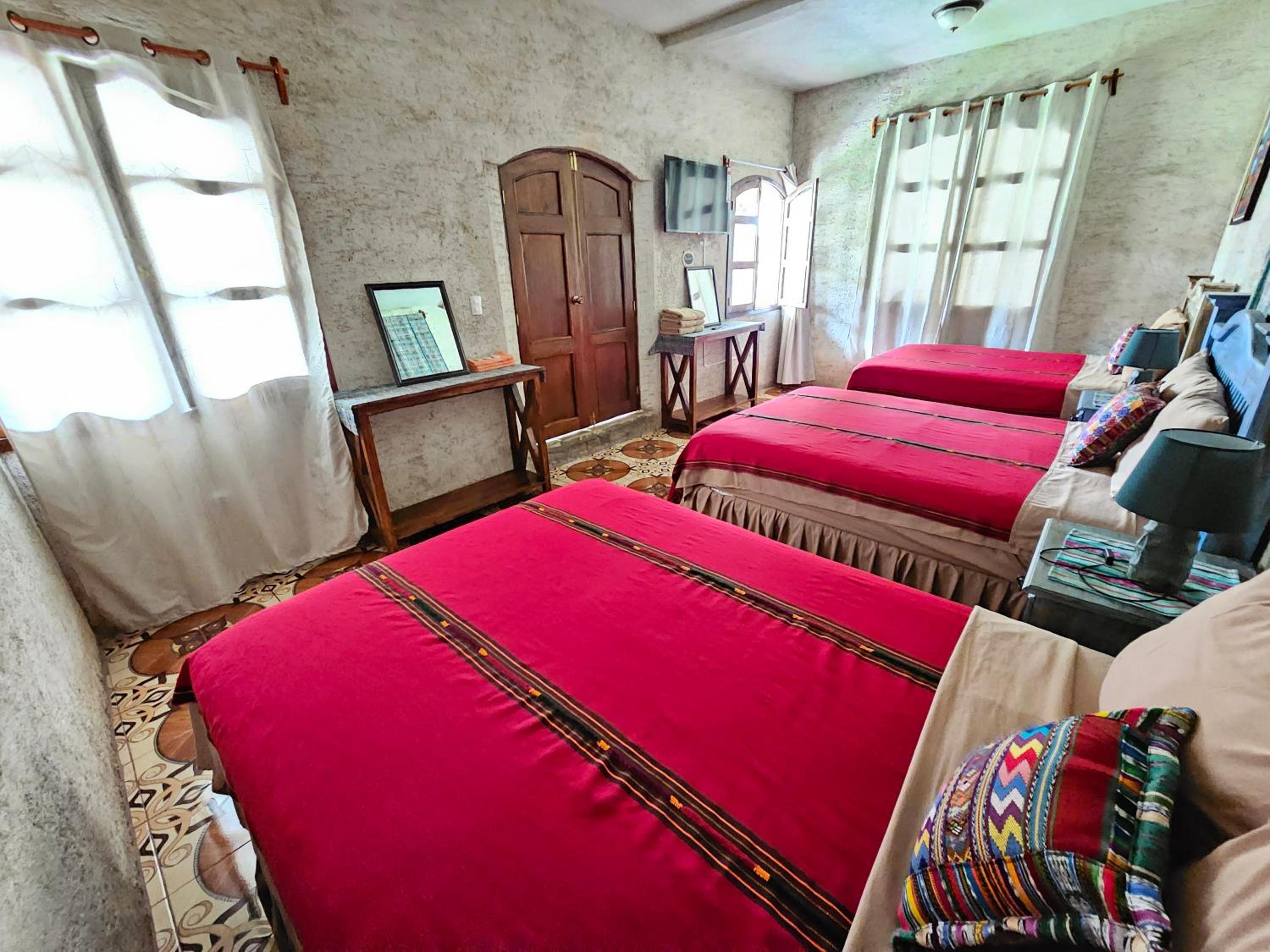 Basic Triple Room with Shared Bathroom