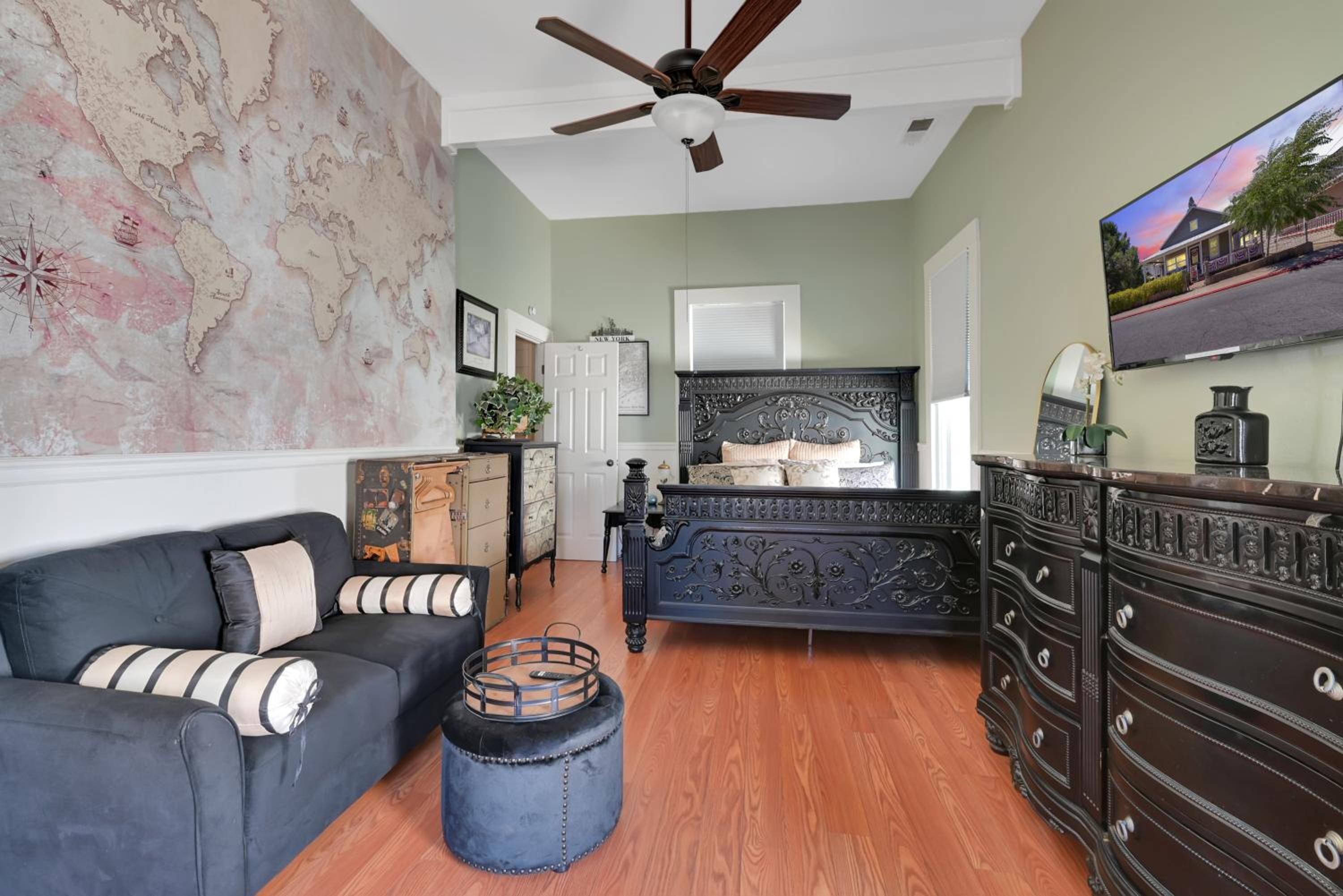 Four-Bedroom House photo 3