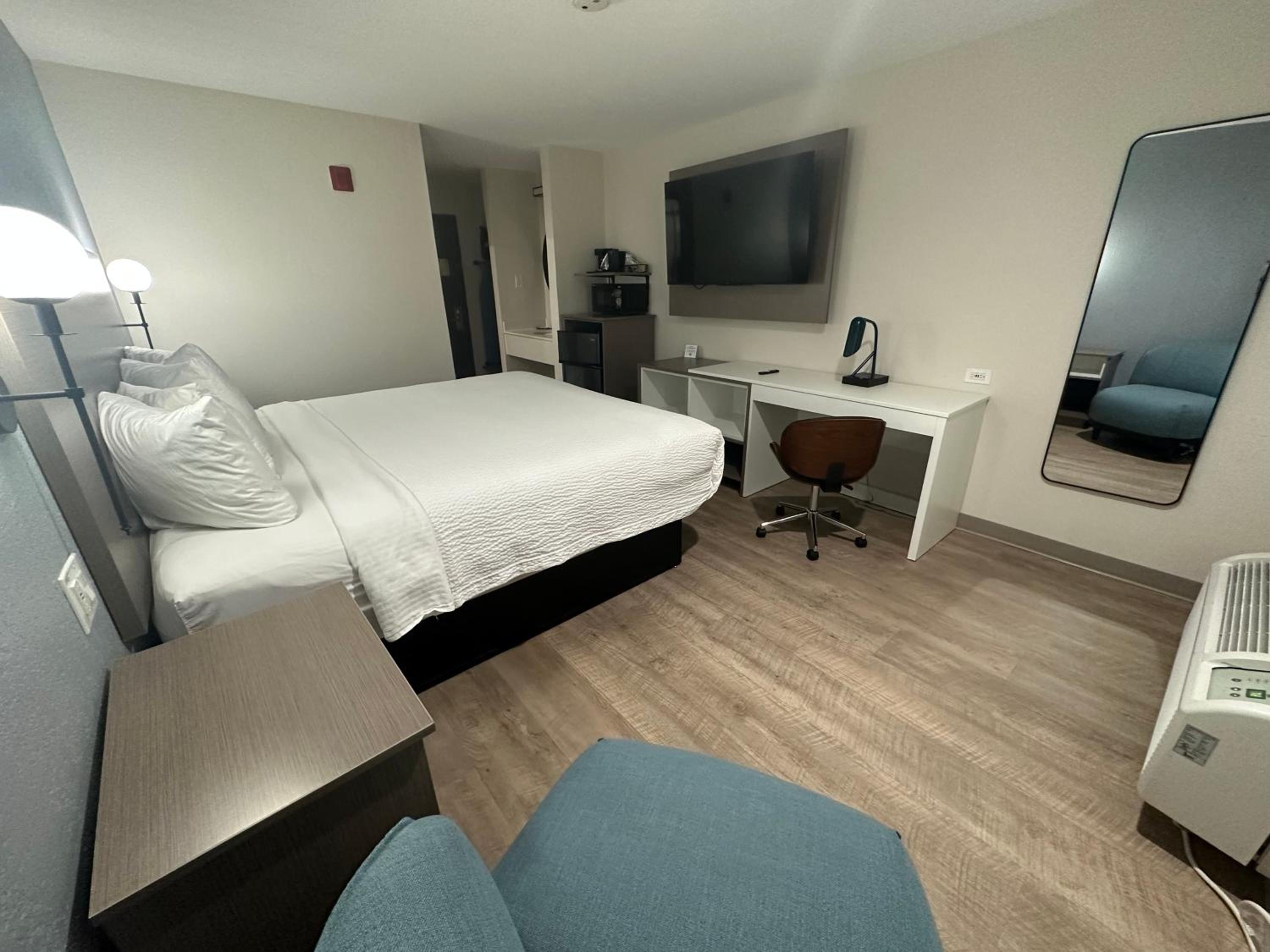 King Room - Non-Smoking - Photo 1