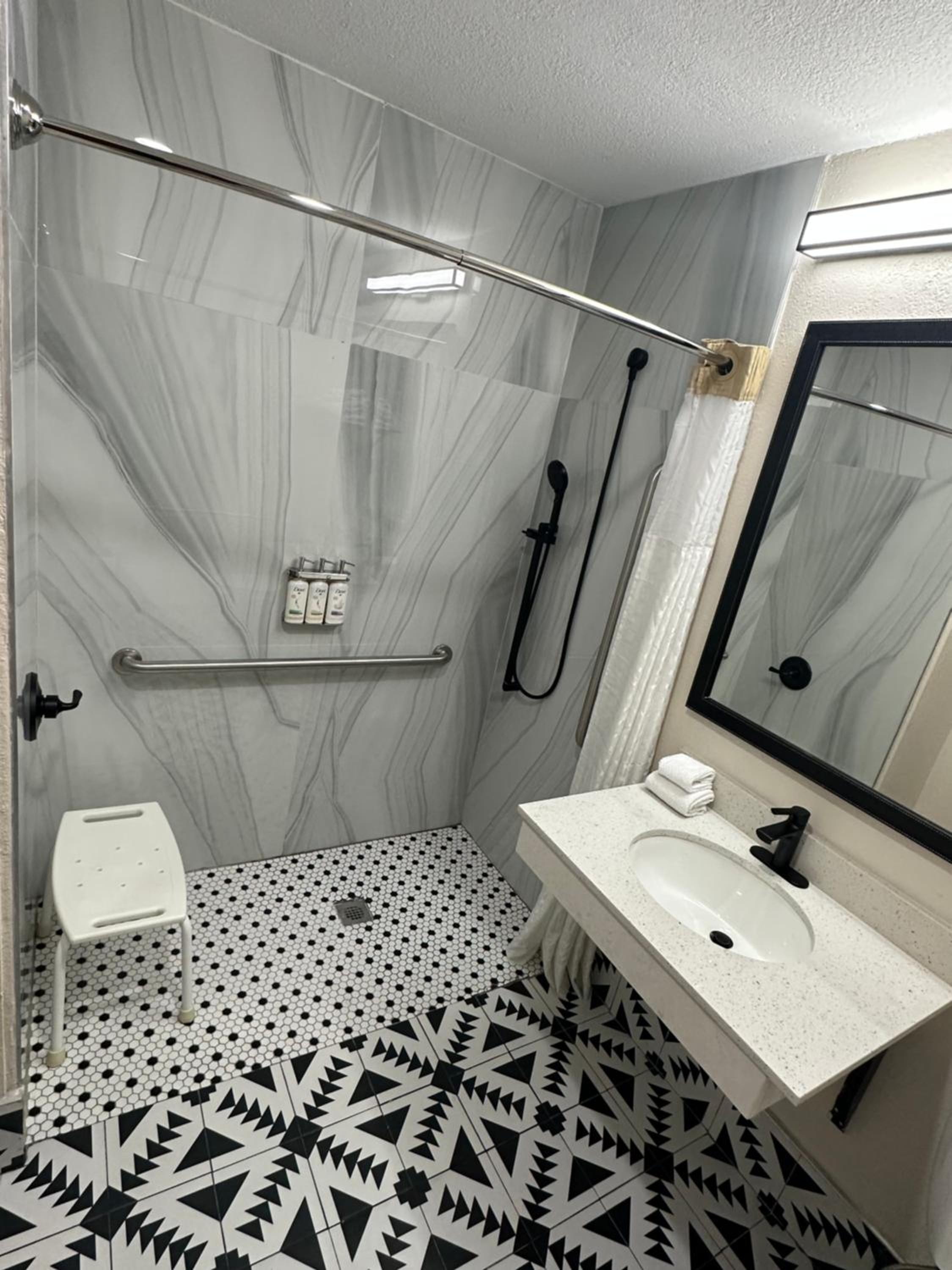 King Room - Disability Access/Non-Smoking - Photo 3