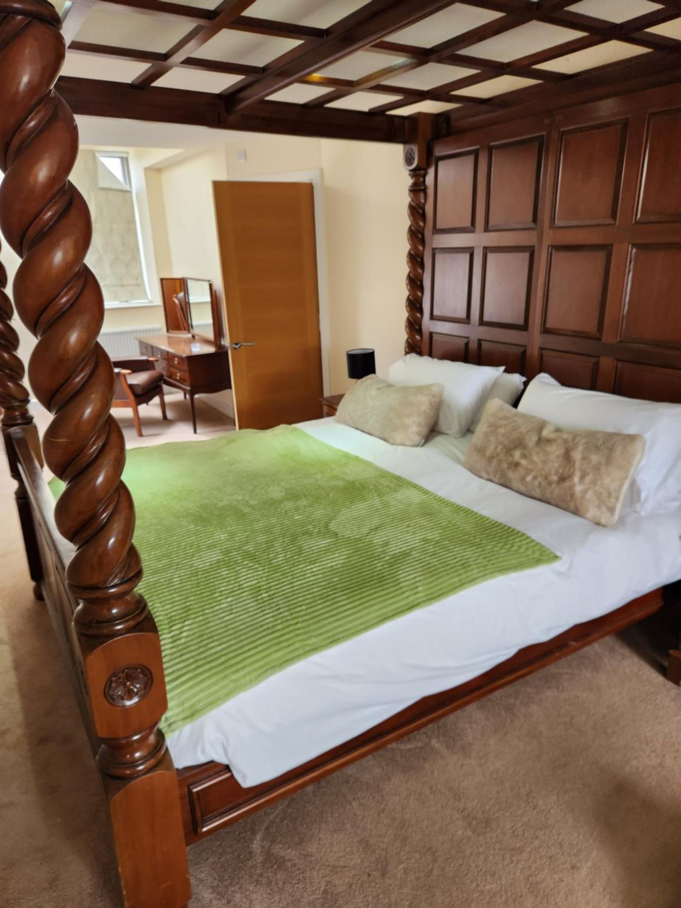Deluxe King Room photo 1