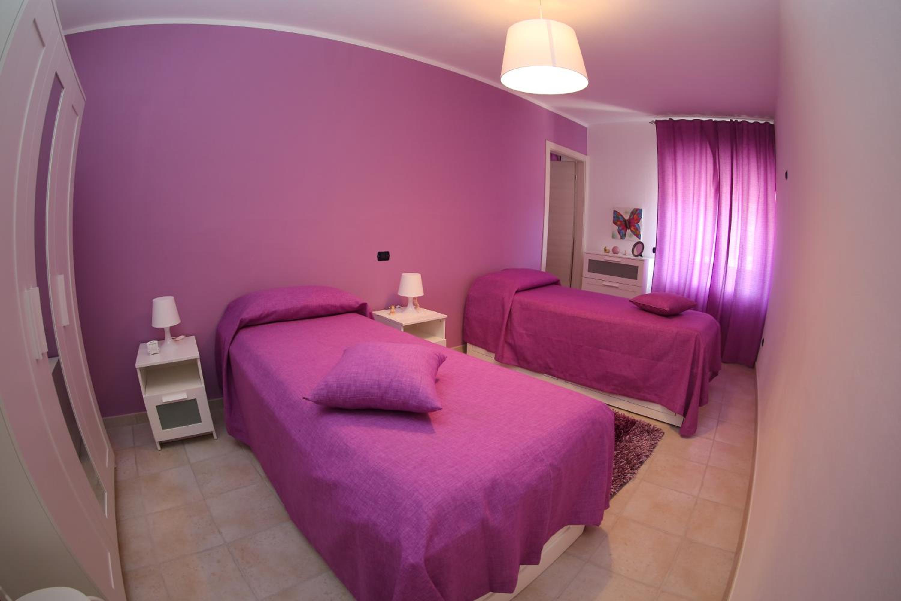 Large Double Room - Photo 1