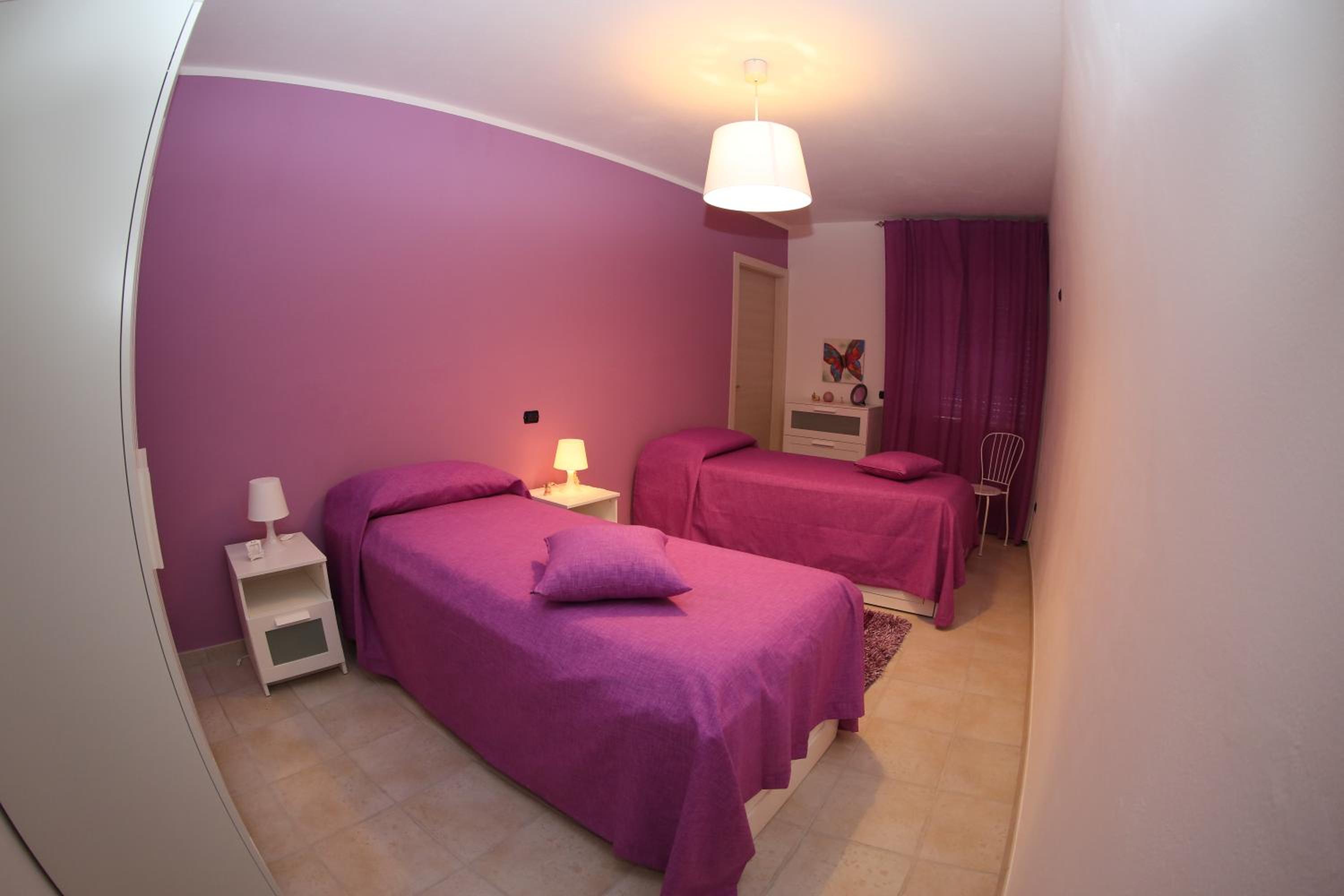 Large Double Room - Photo 4