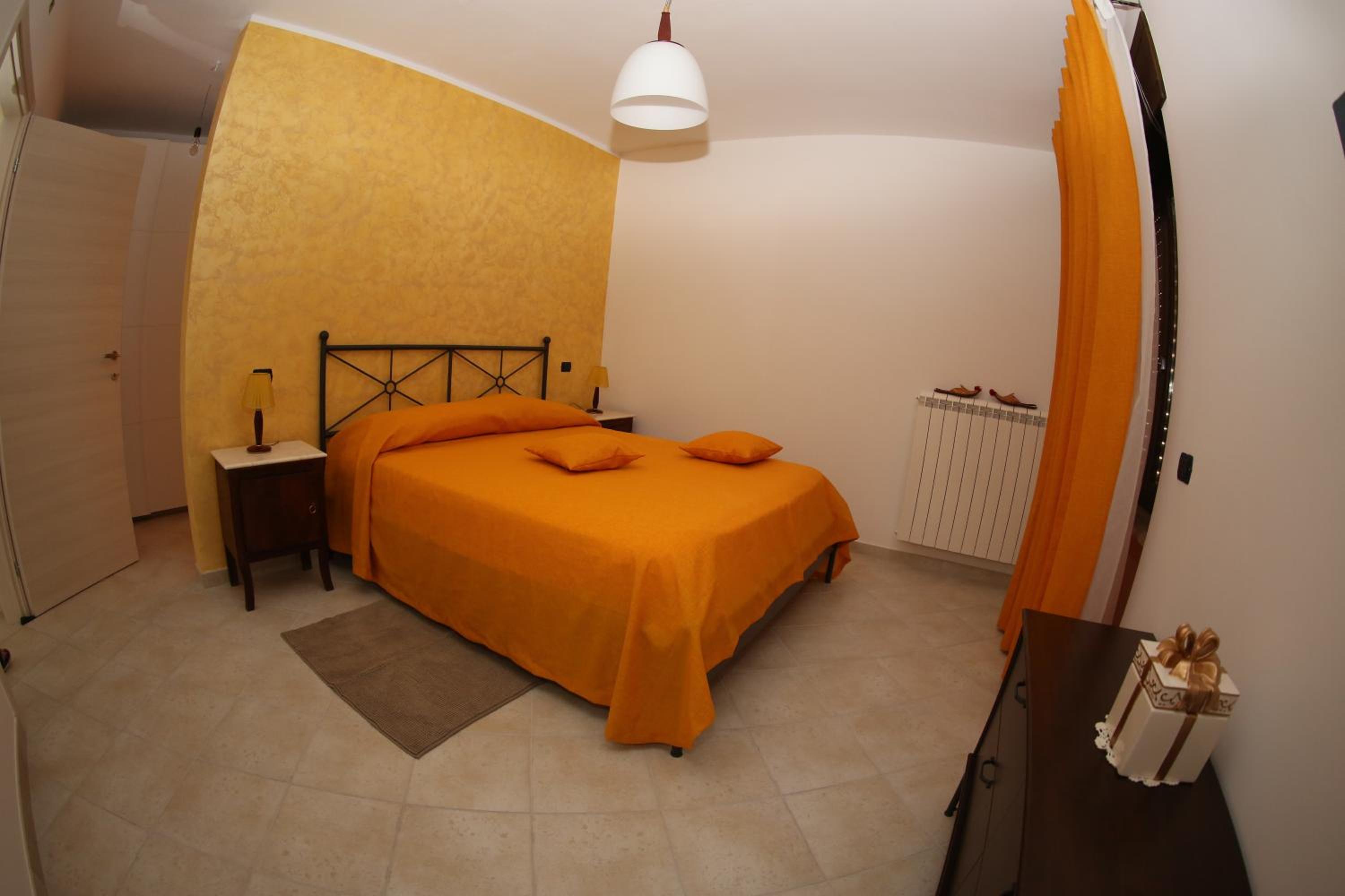 Triple Room with Private Bathroom - Photo 2