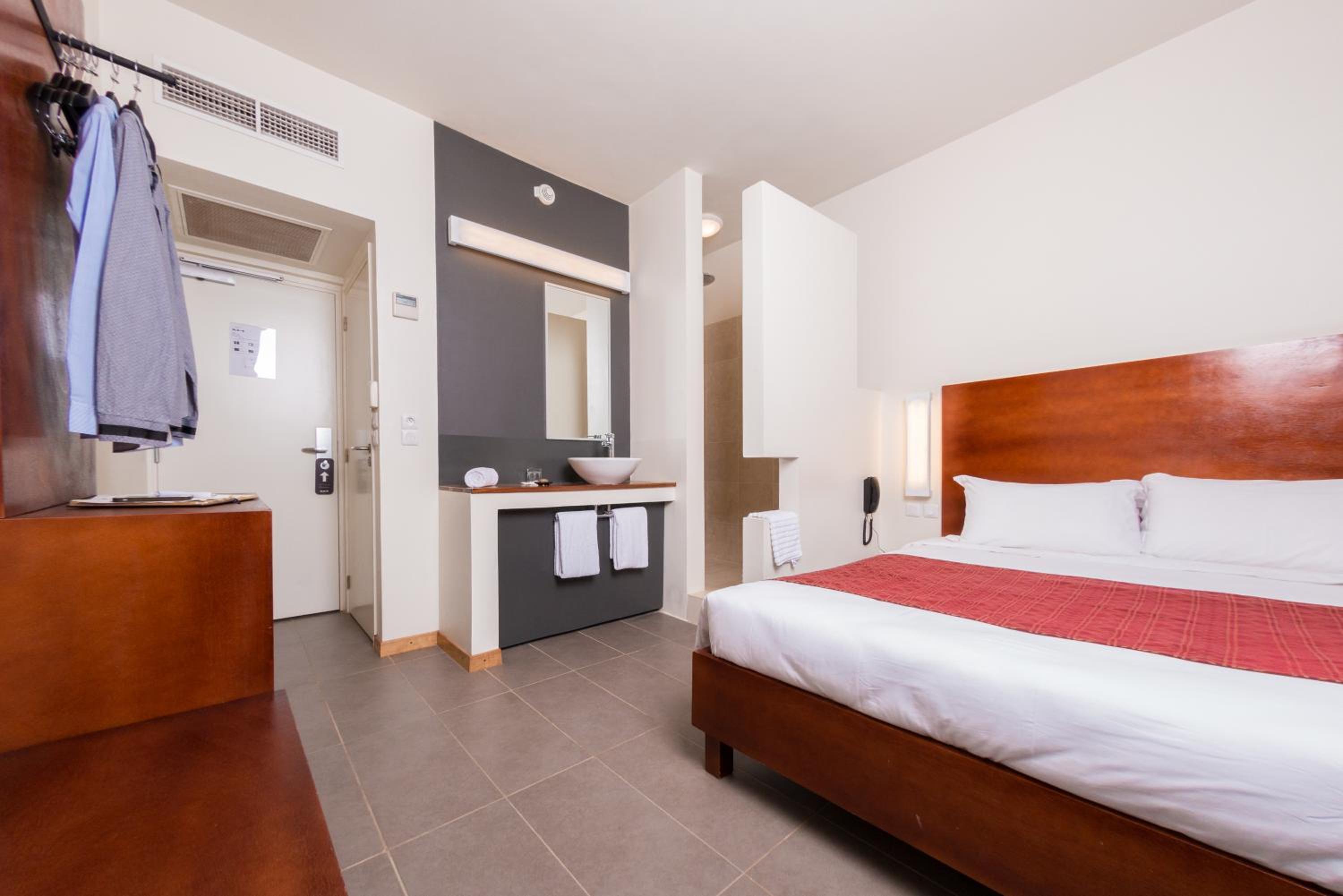 Standard Double Room photo 3