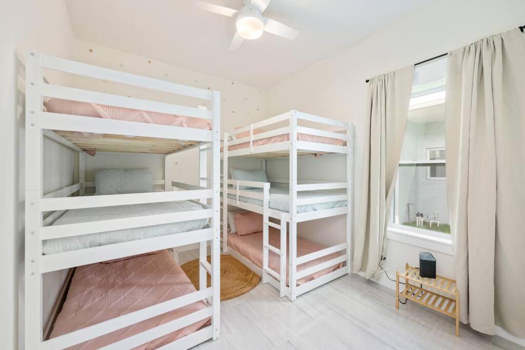 Four-Bedroom House photo 2