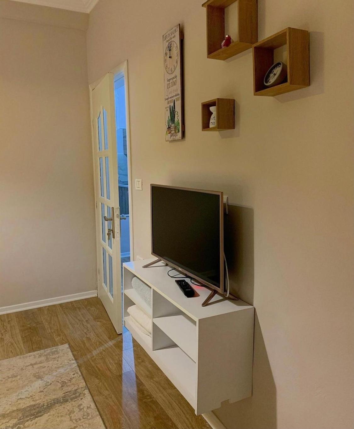 Apartment photo 2