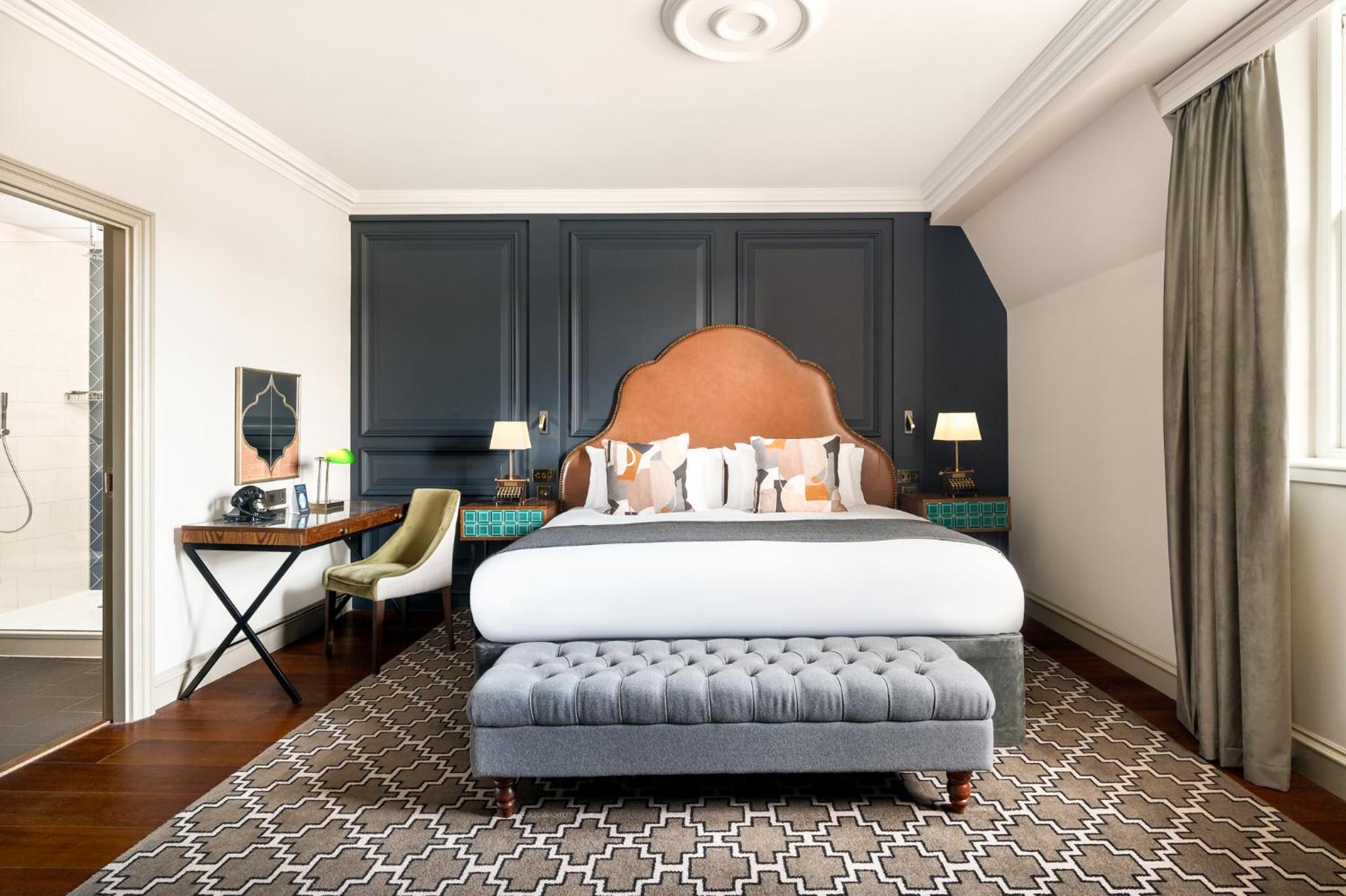 King Suite with City View - Photo 7