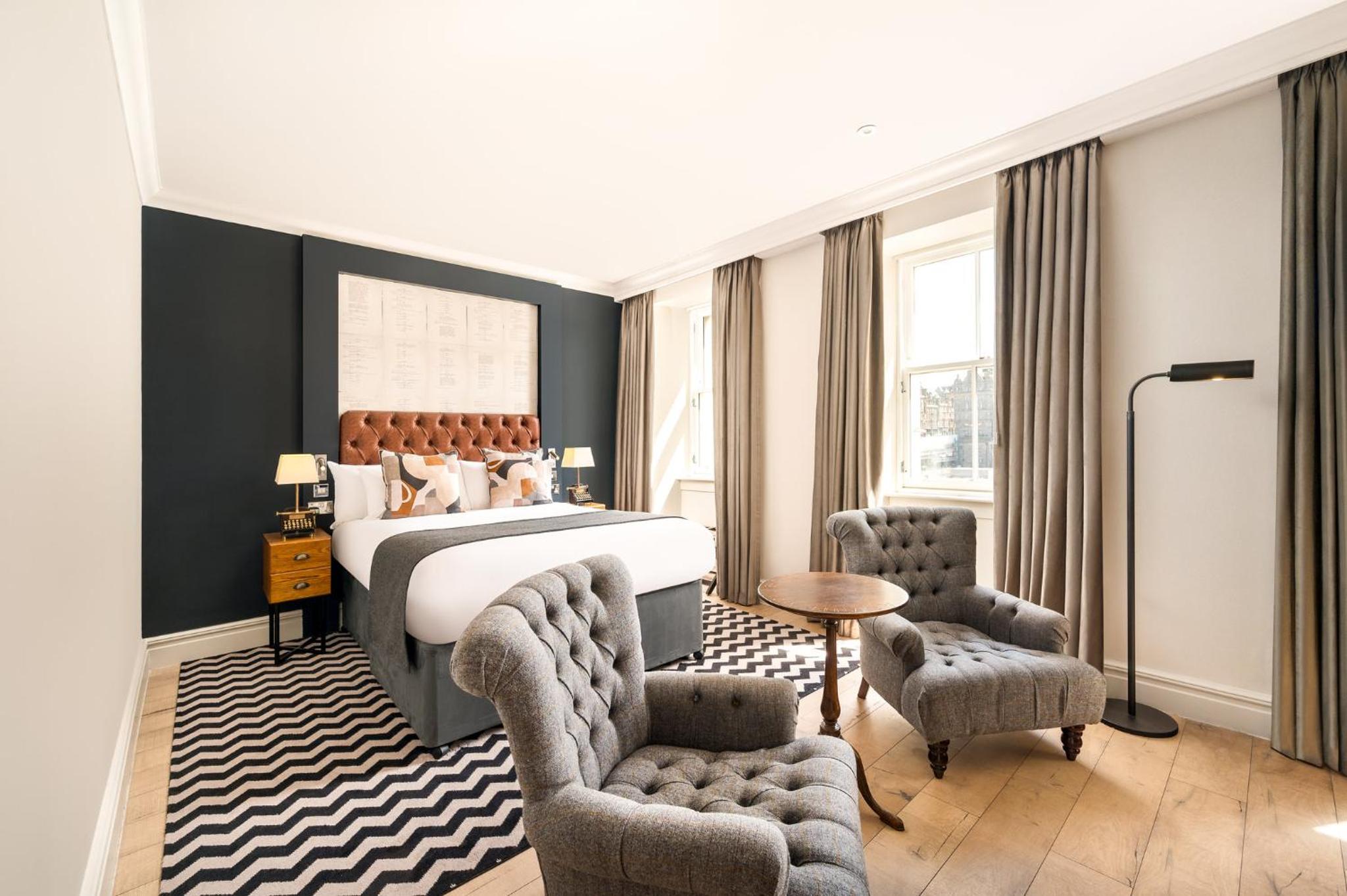 Queen Suite with City View - Photo 7