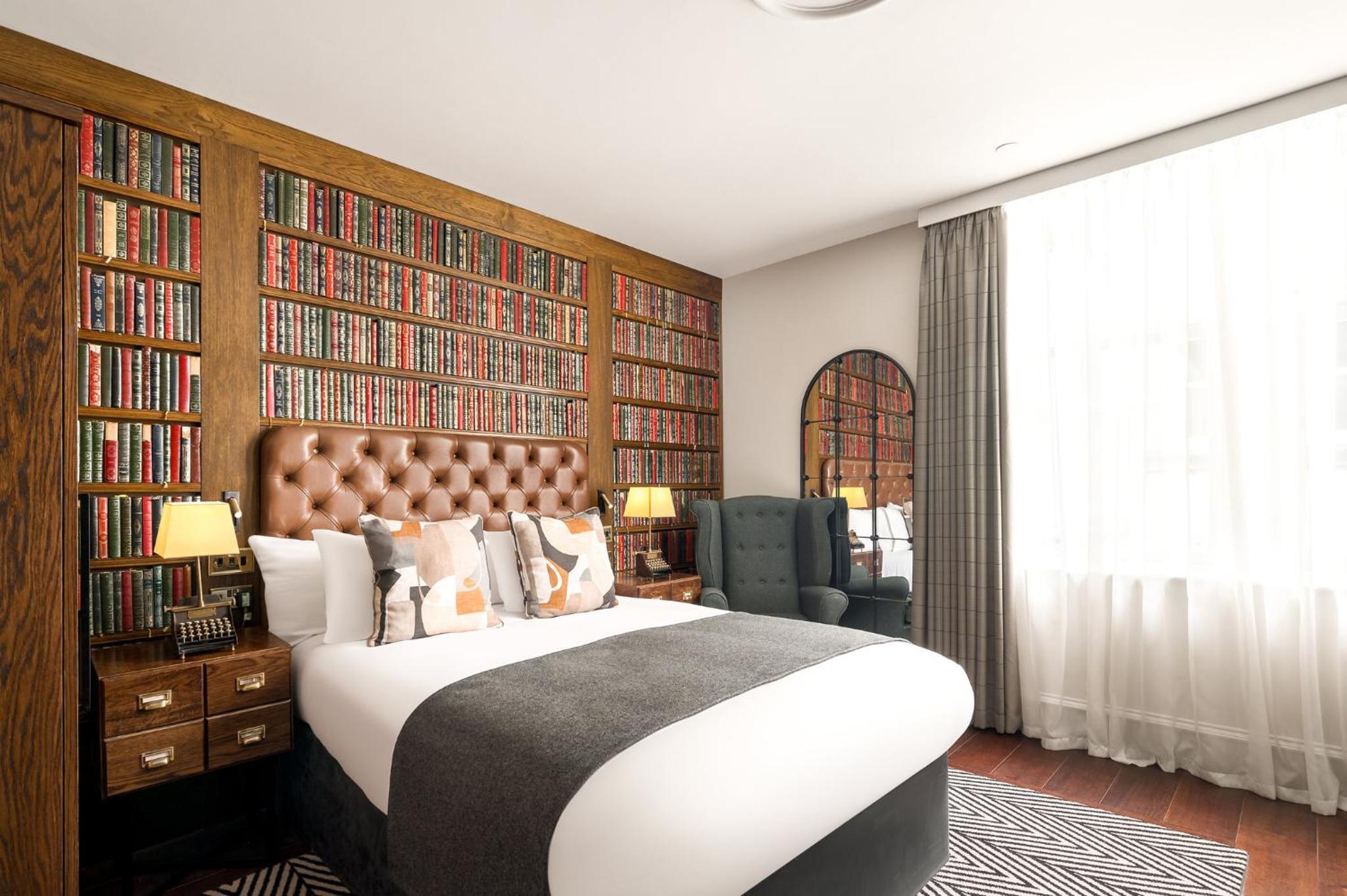 Standard Queen Room - Photo 7
