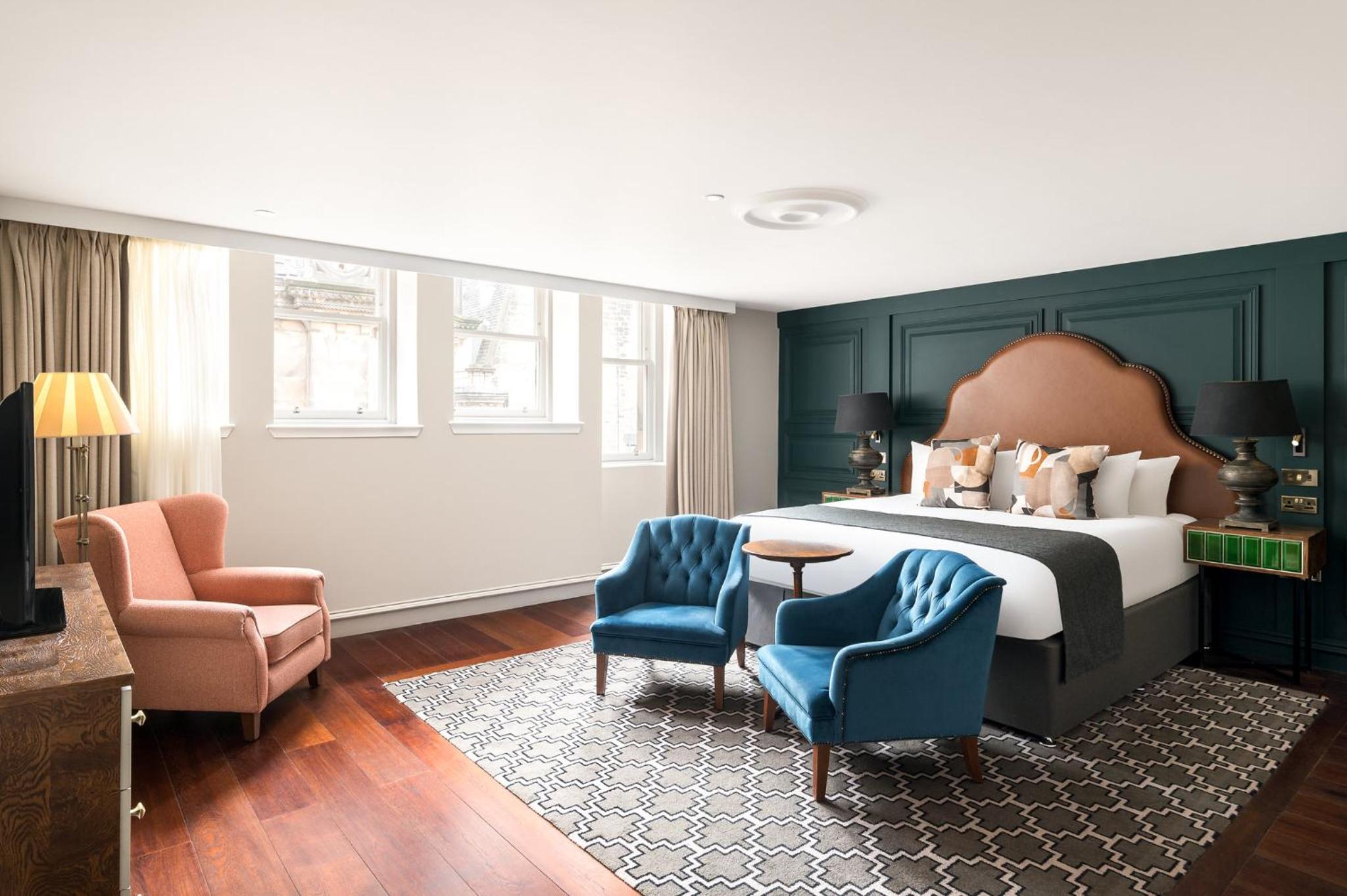 Premium King Room - Photo 12