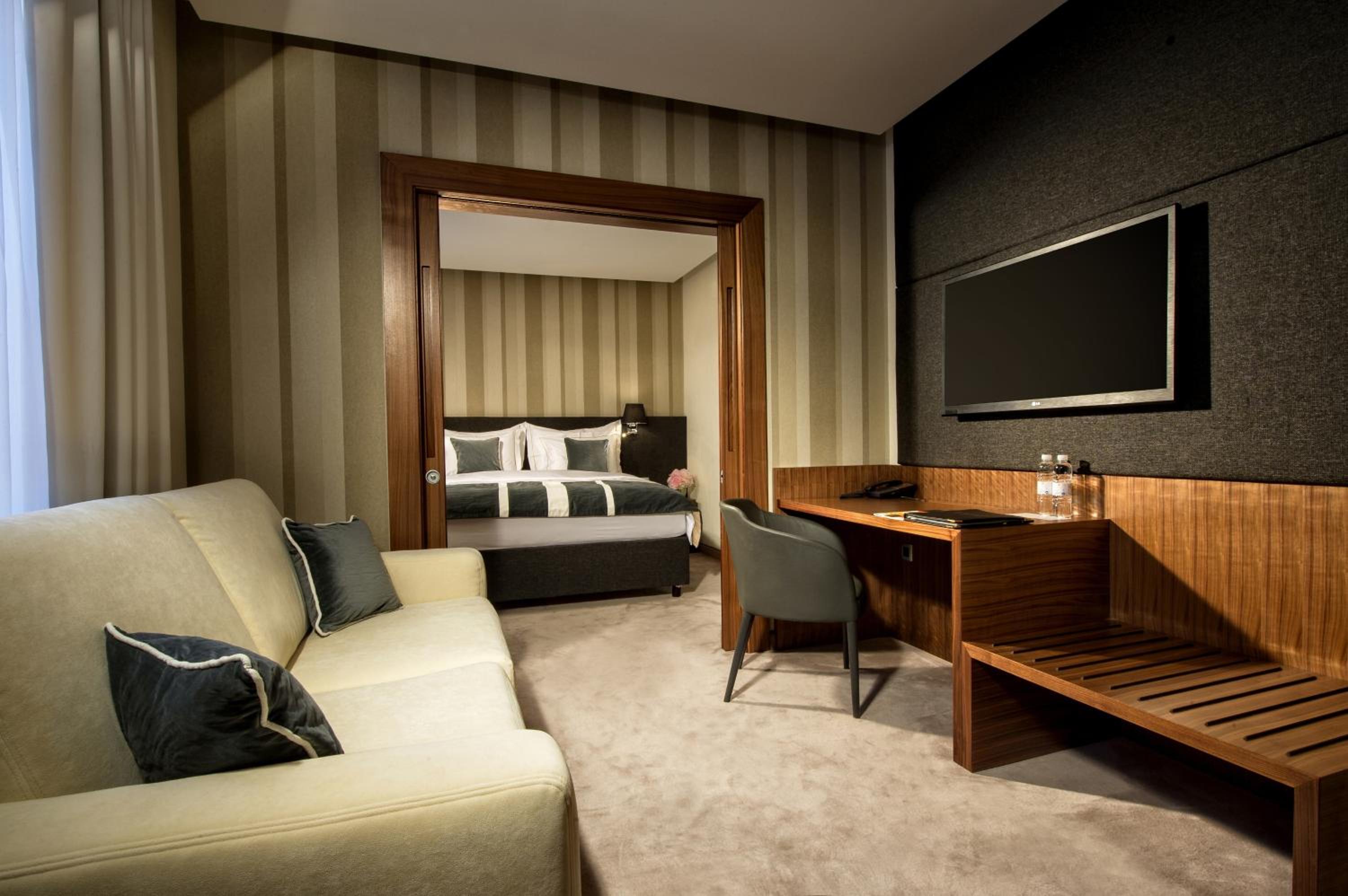 Superior Deluxe Double Room  - Photo 4