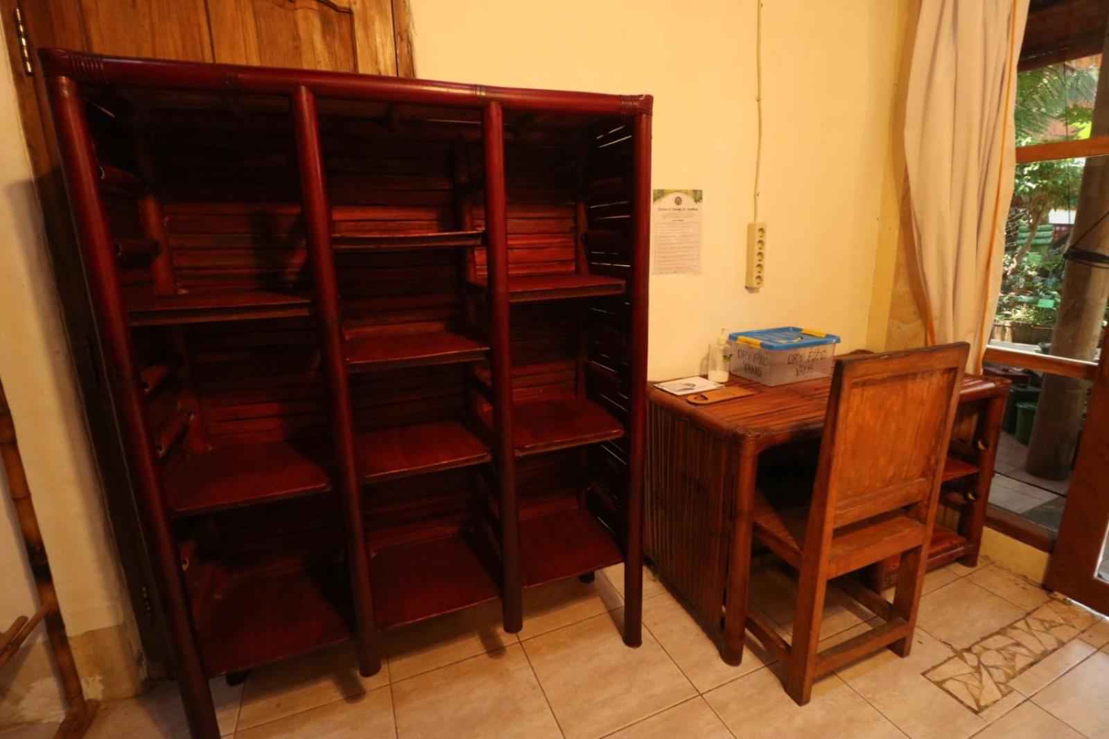 Double Room with Fan and Air Conditioning - Photo 11