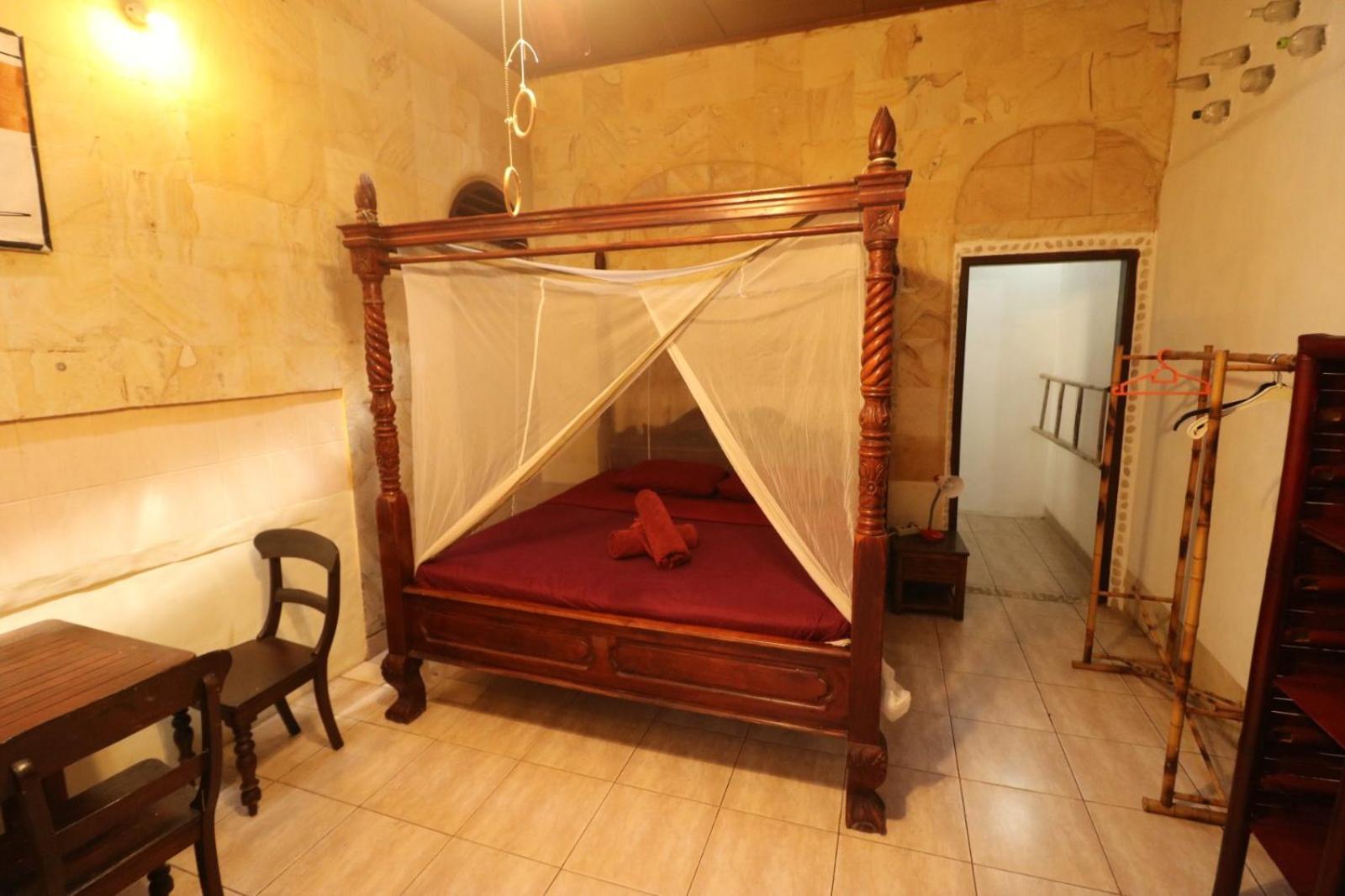 Double Room with Fan and Air Conditioning - Photo 27