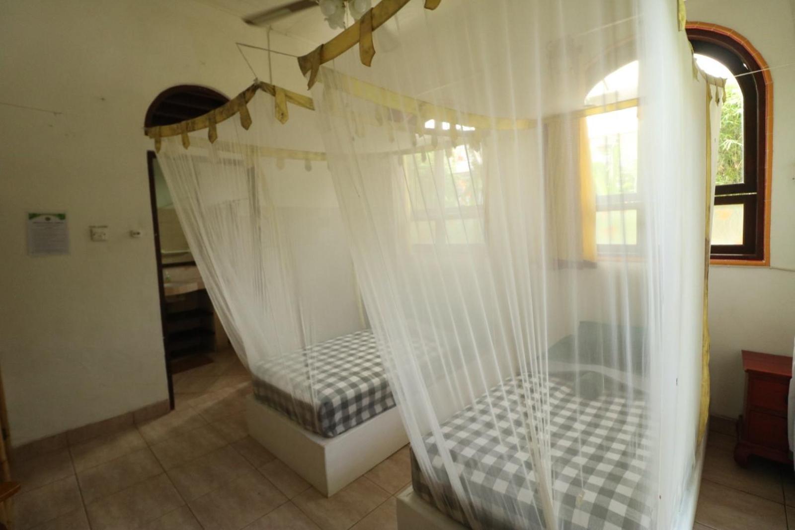 Double Room with Fan and Air Conditioning - Photo 5
