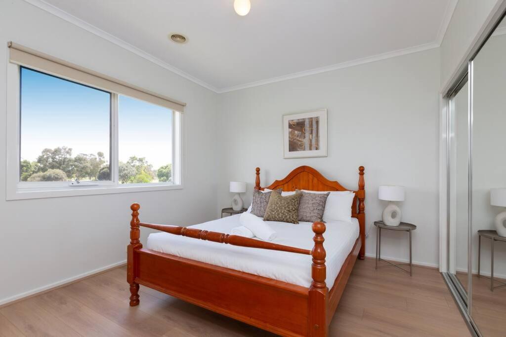 Three-Bedroom House photo 3