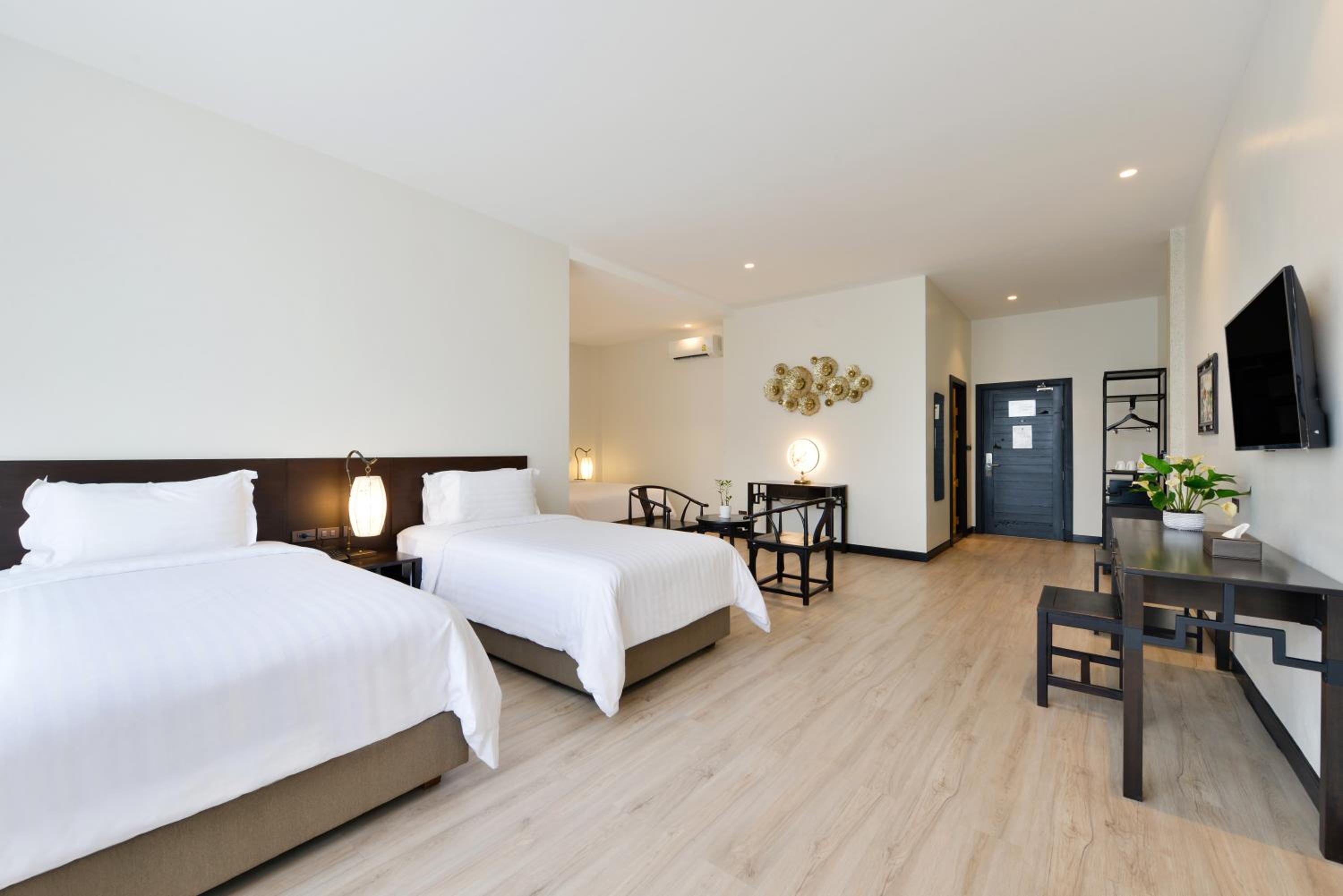 Deluxe Family Suite photo 2