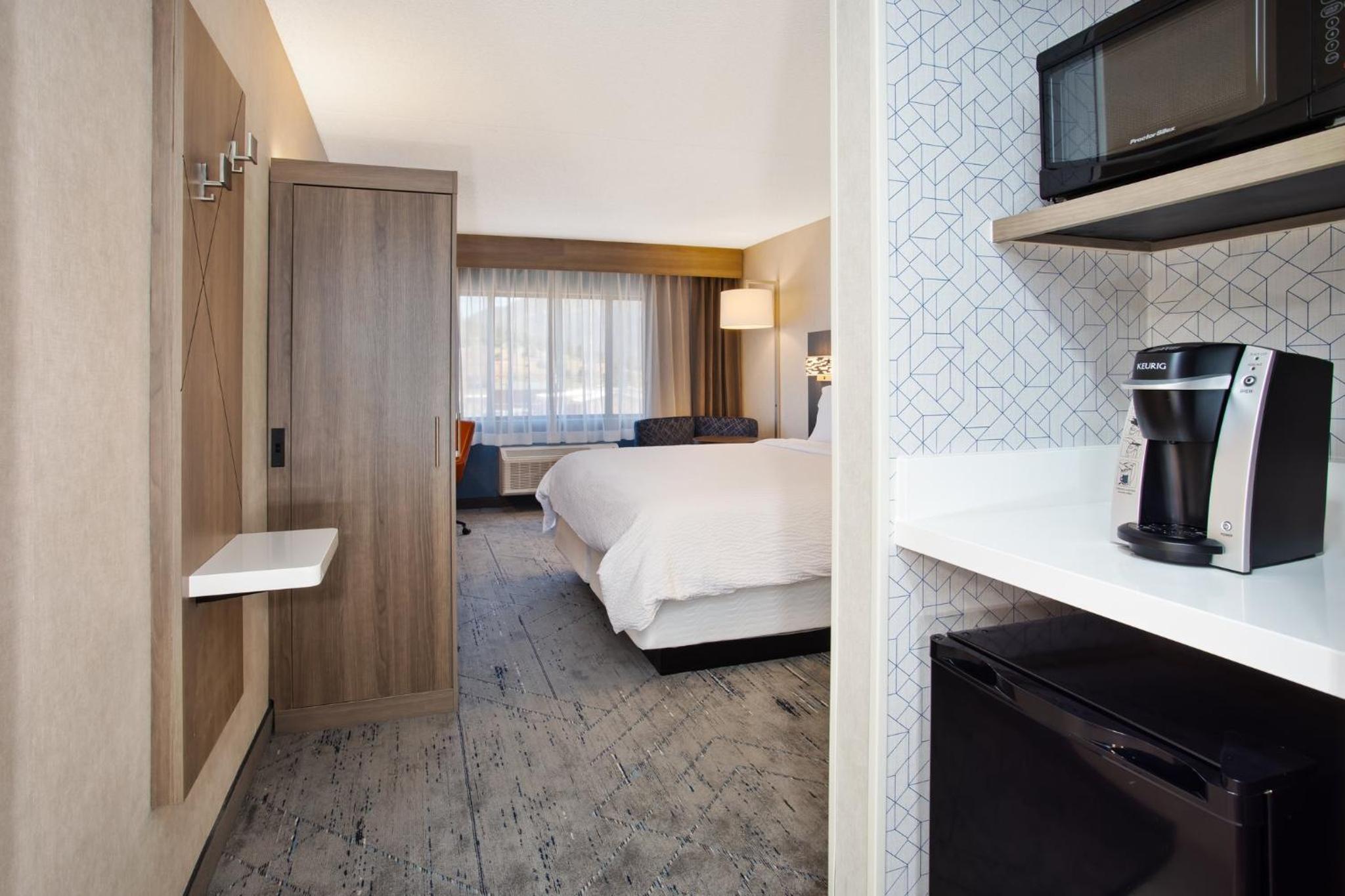 Standard King Room - Photo 4