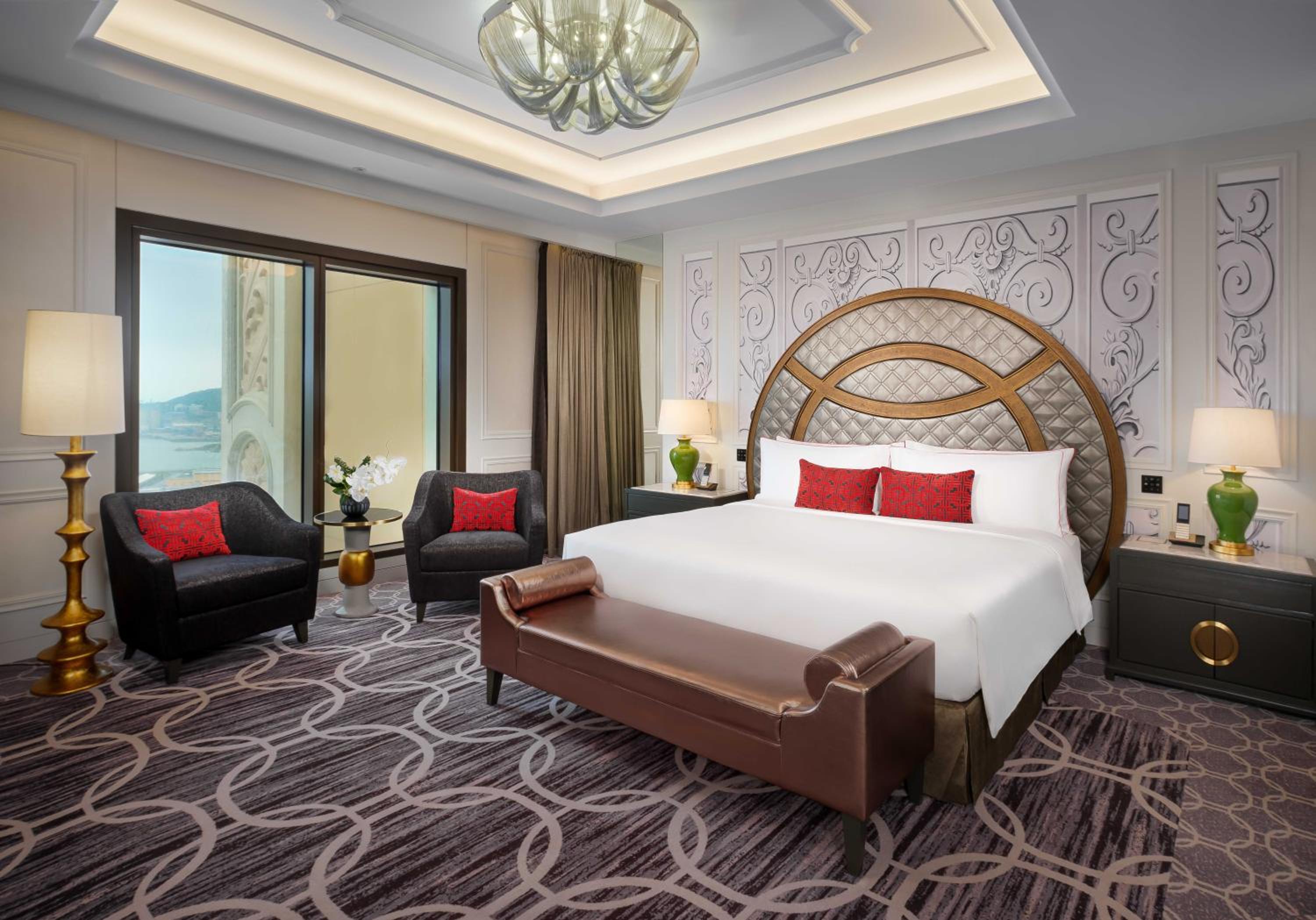 Ikonik suite photo 1