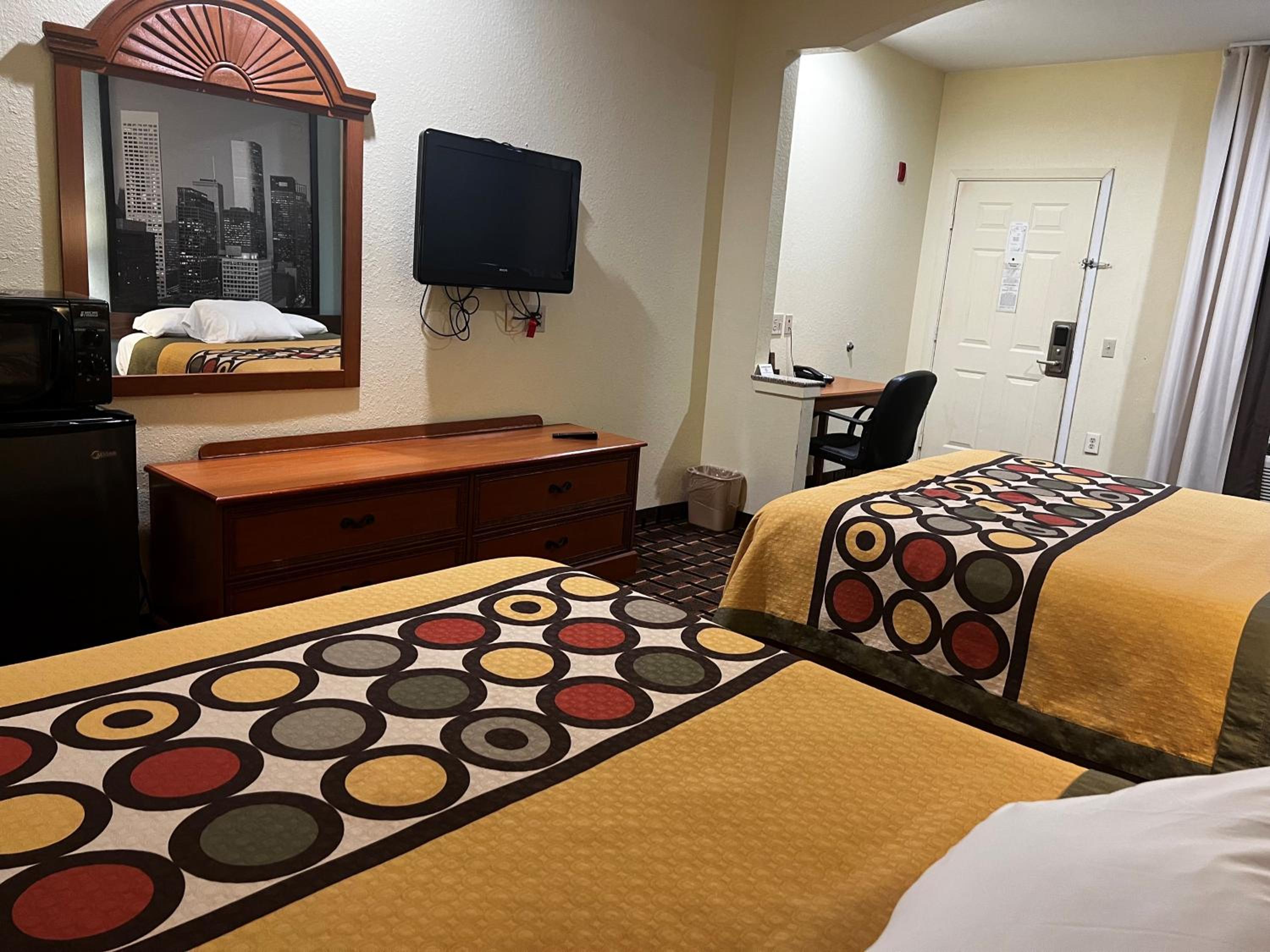 Studio Suite with Two Queen Beds - Non-Smoking - Photo 2