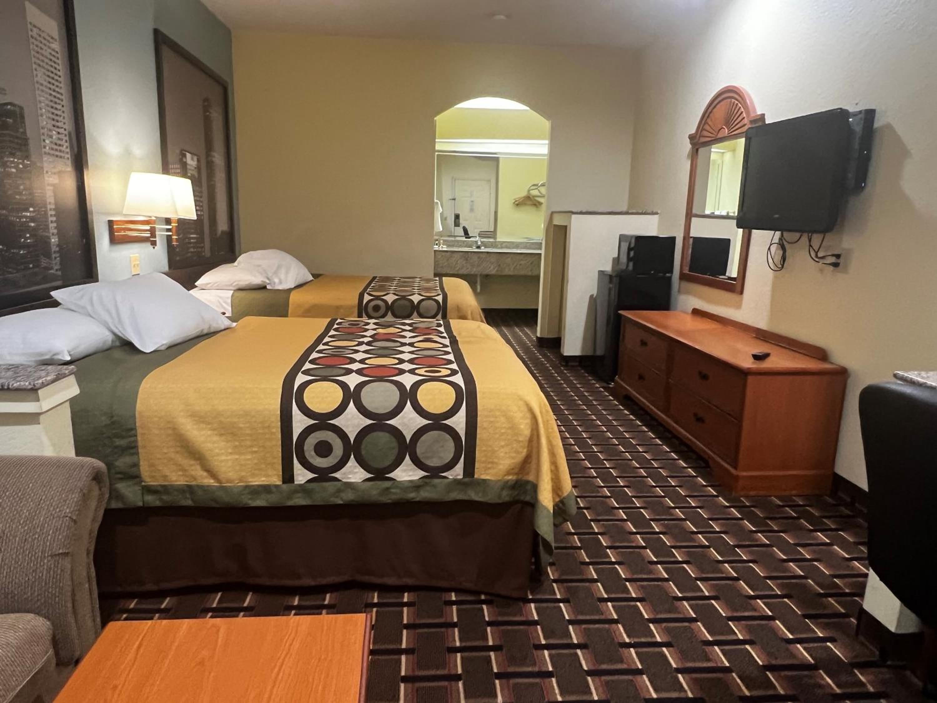 Studio Suite with Two Queen Beds - Non-Smoking - Photo 1