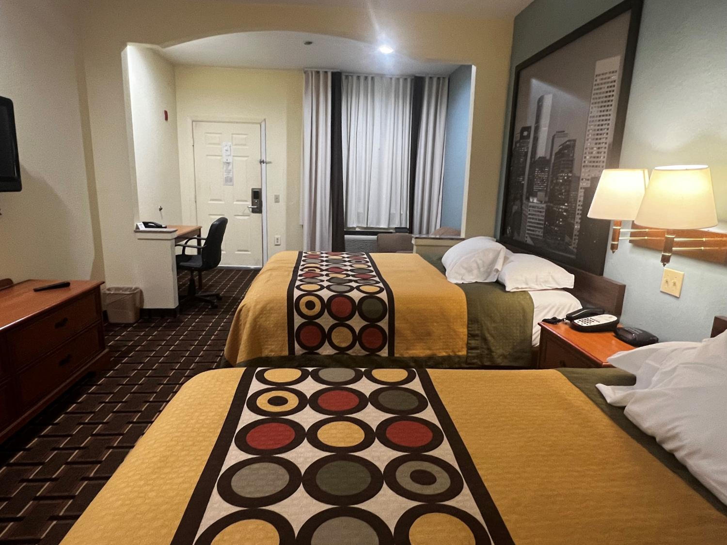 Studio Suite with Two Queen Beds - Non-Smoking - Photo 6