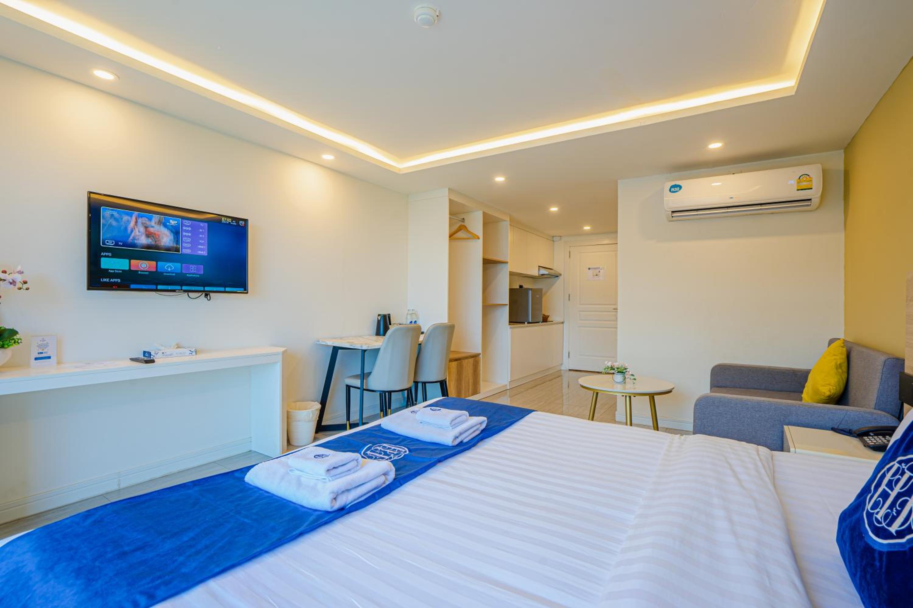 Deluxe Double or Twin Room - Photo 6