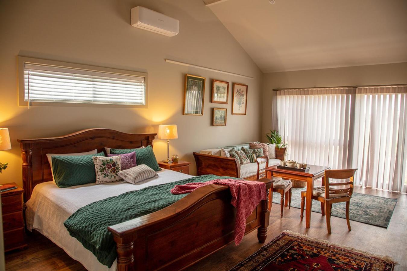 King Room with Garden View