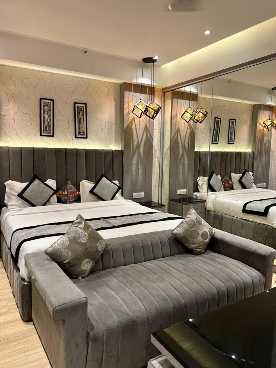 Deluxe King Suite - Photo 13
