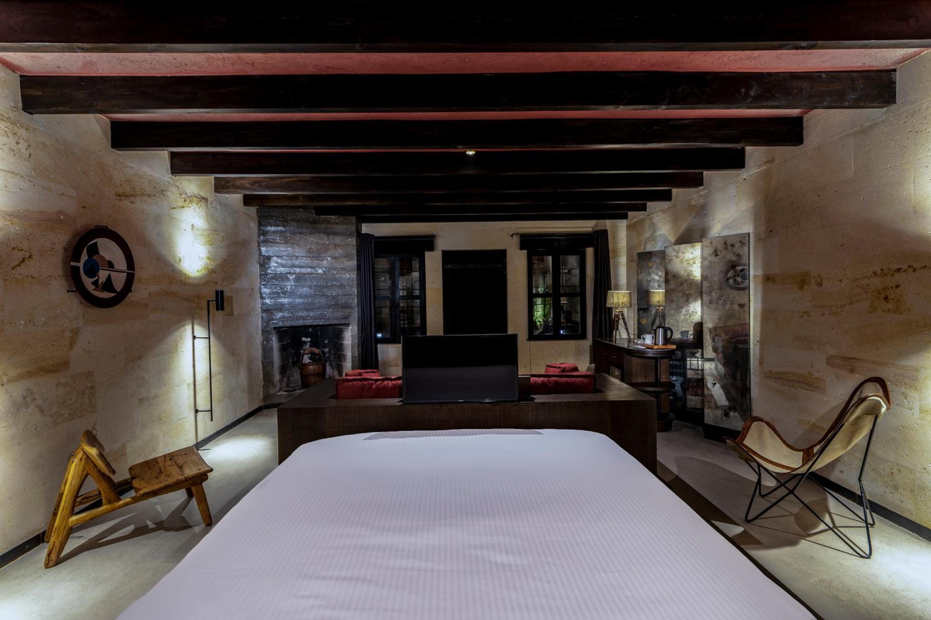 Stone Suite with Cave Bath - Photo 6
