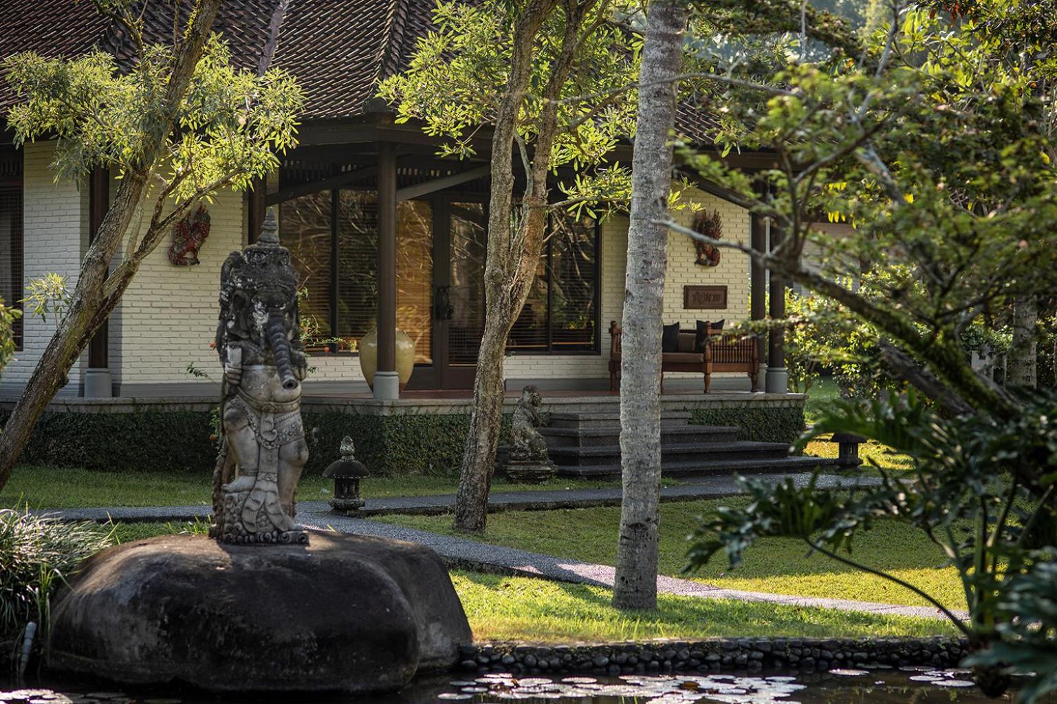 Family Private Pool Villa with Club Benefits - Photo 9