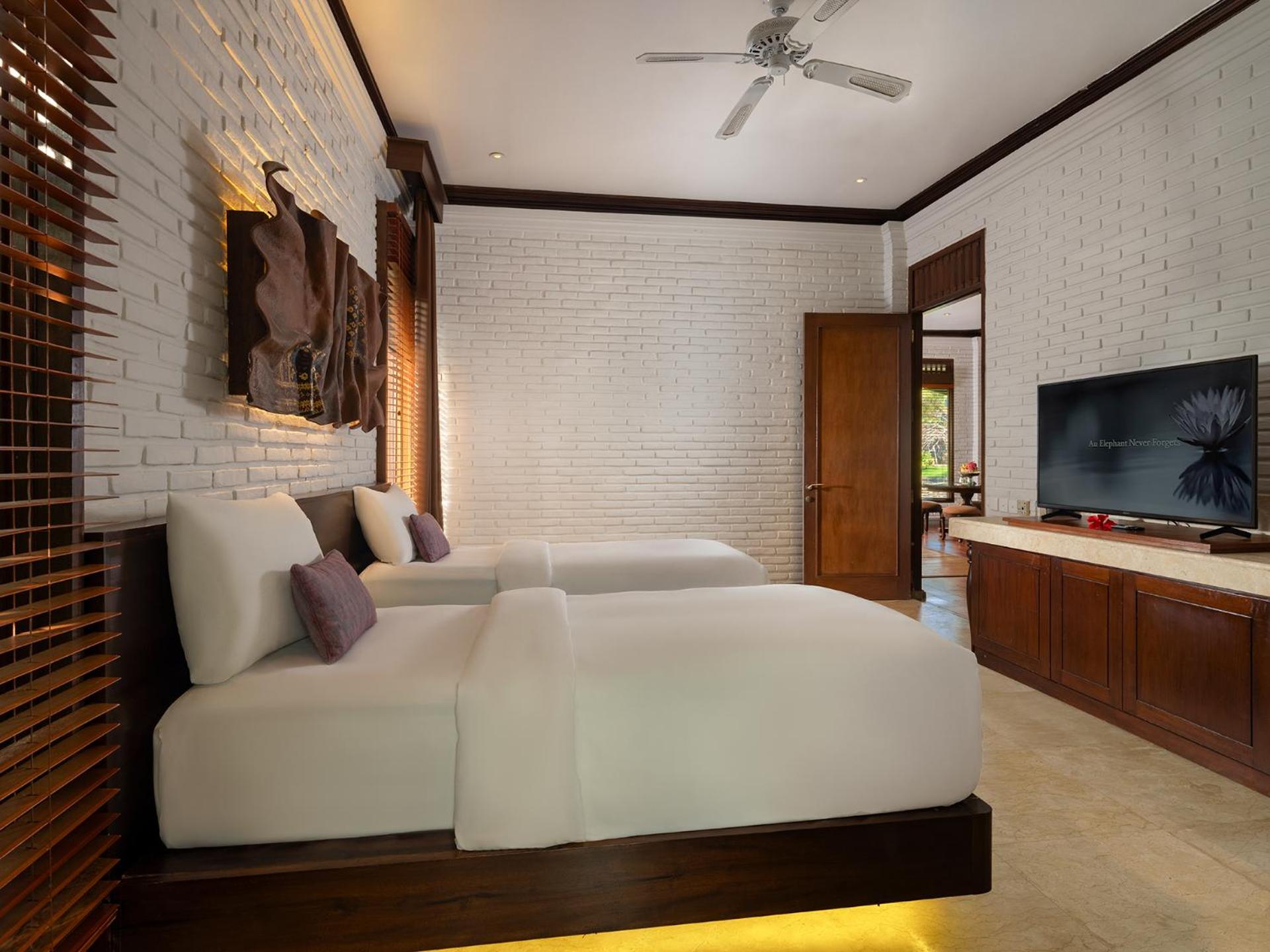 Family Private Pool Villa with Club Benefits - Photo 3