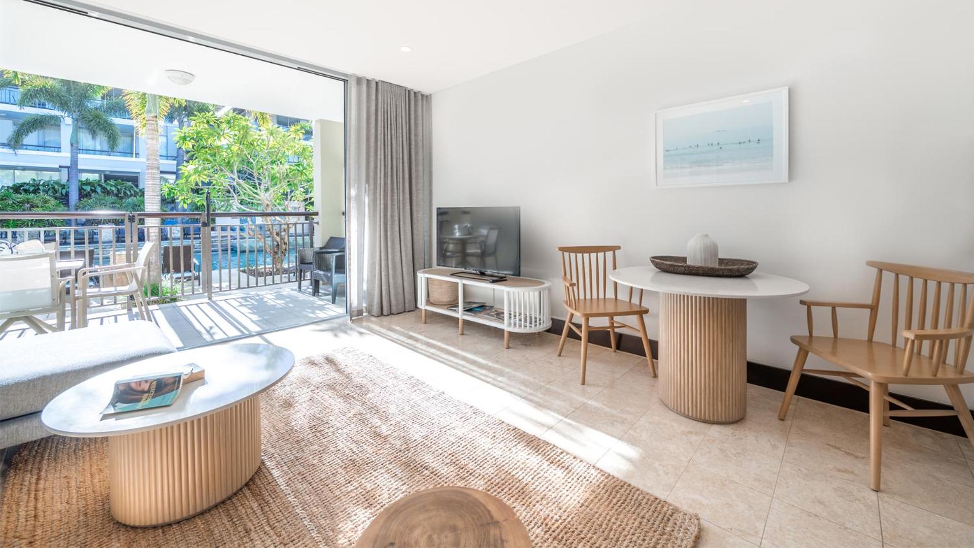 Studio with Pool Access