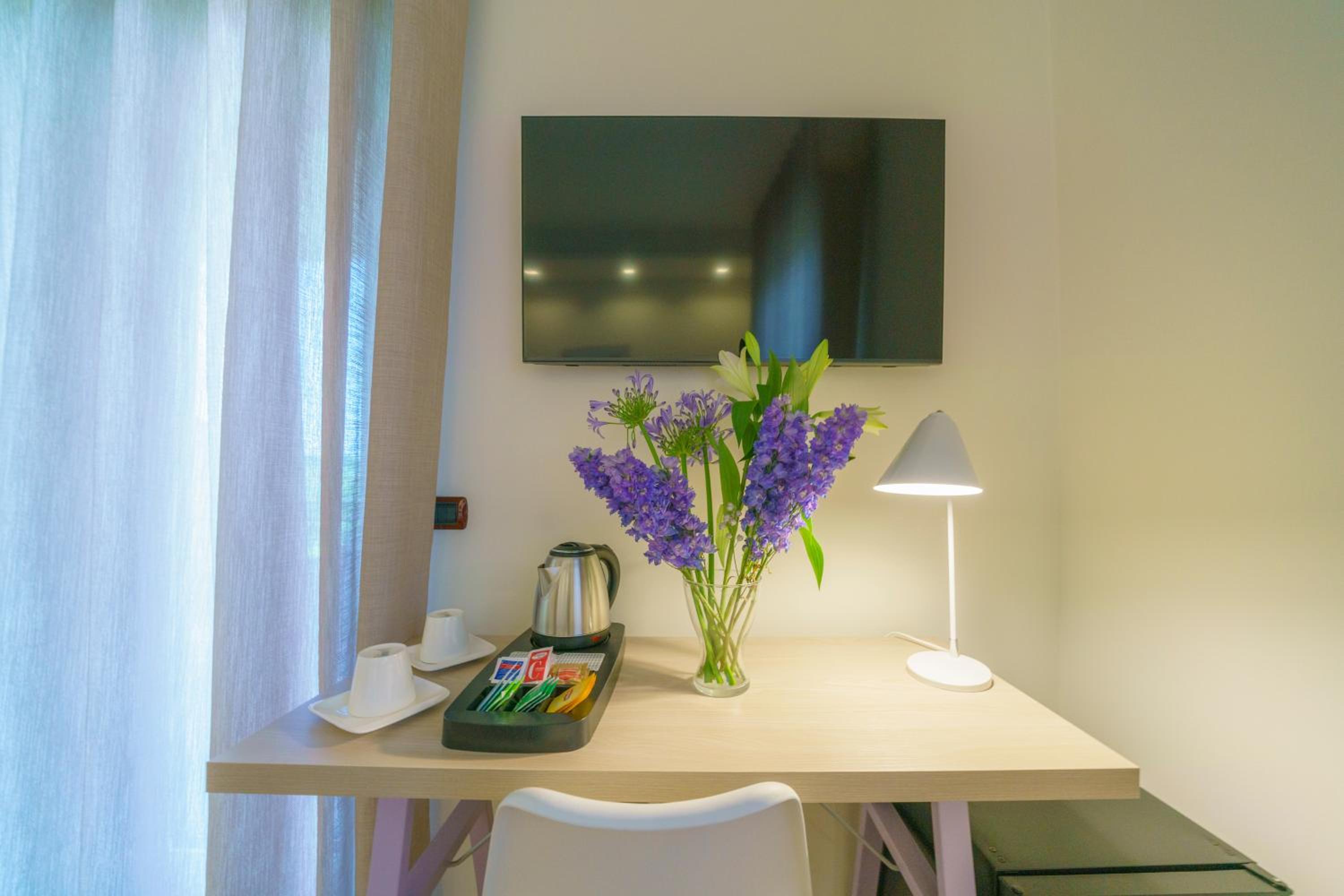 Deluxe Double Room with Balcony and Sea View photo 2