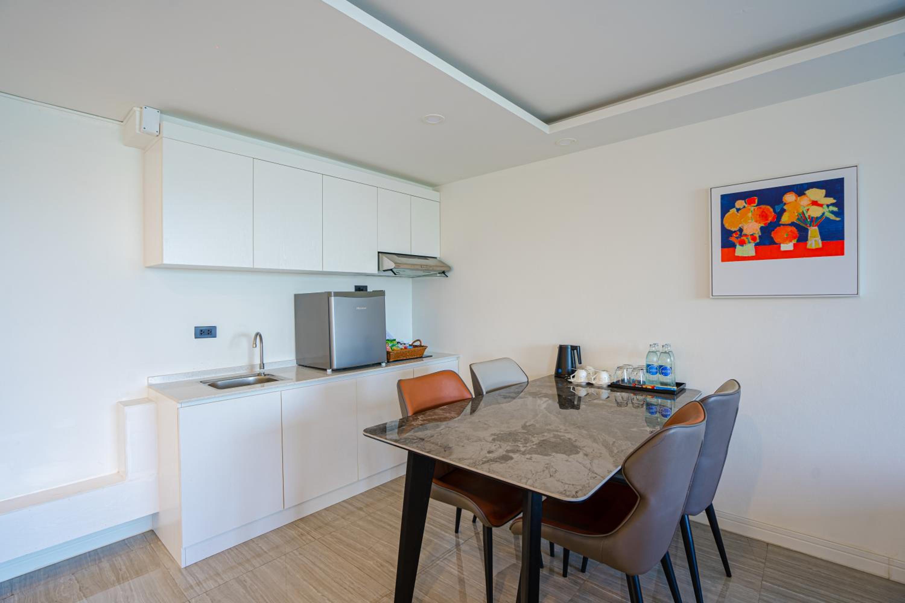 Two-Bedroom Suite with balcony  photo 3
