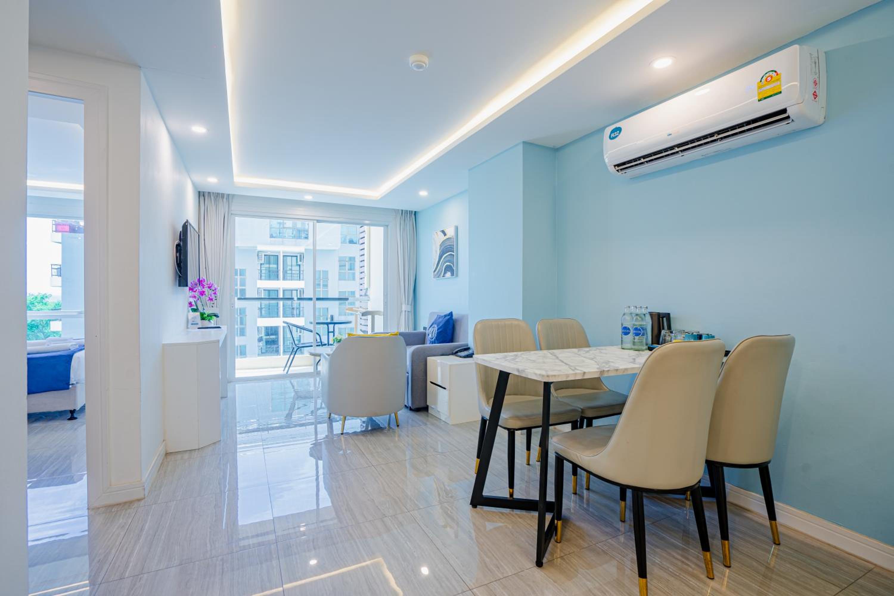 Two-Bedroom Suite - Photo 7