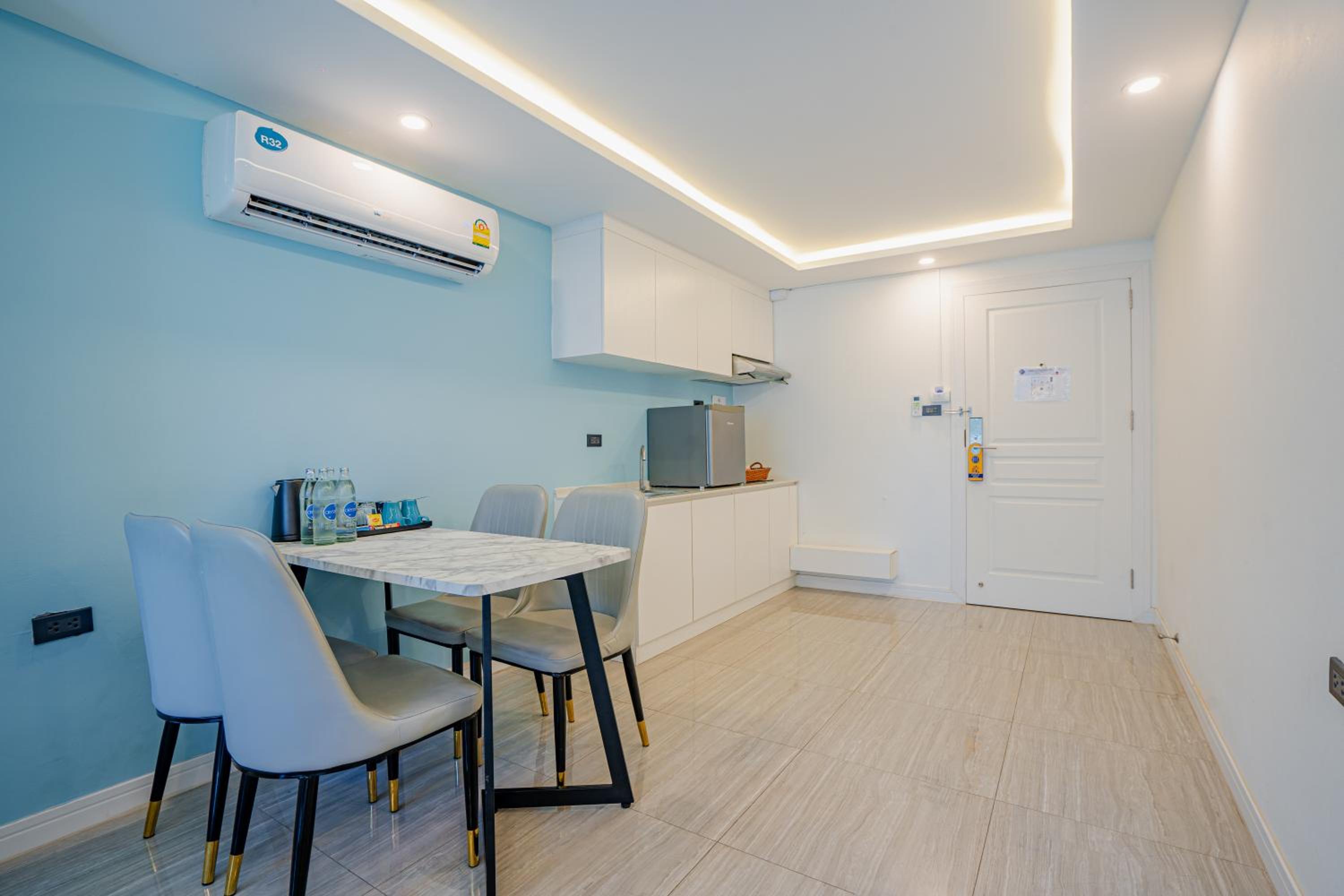 Two-Bedroom Suite - Photo 10