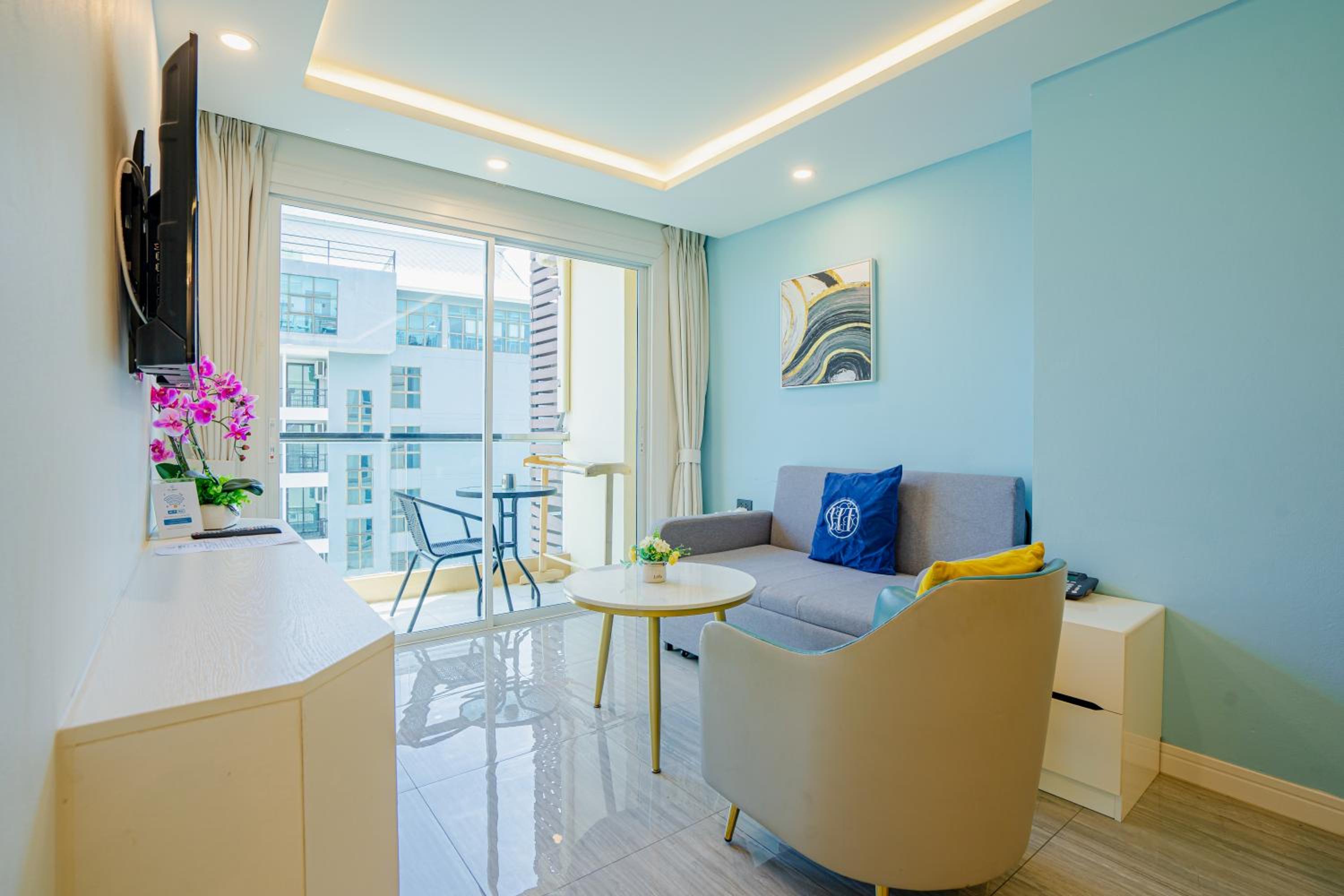 Two-Bedroom Suite - Photo 4