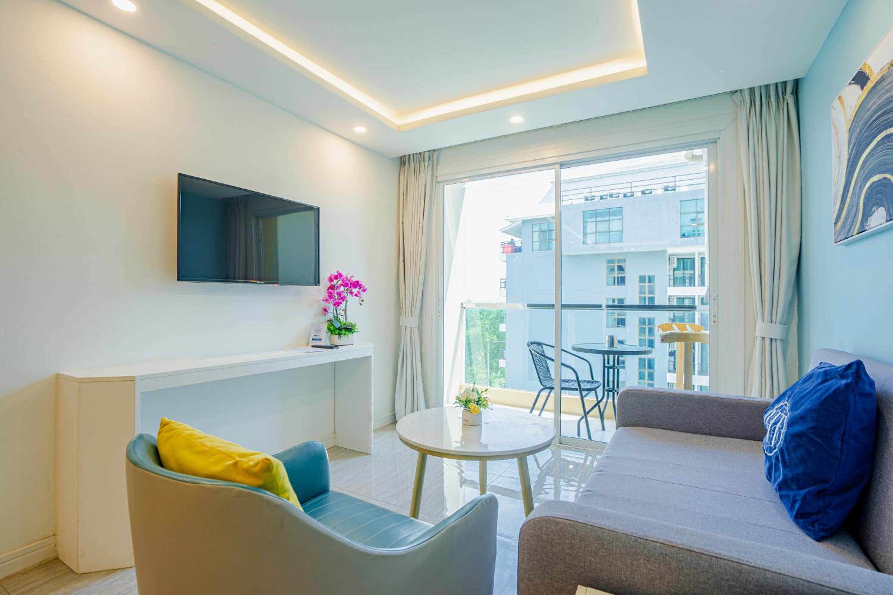 Two-Bedroom Suite - Photo 3
